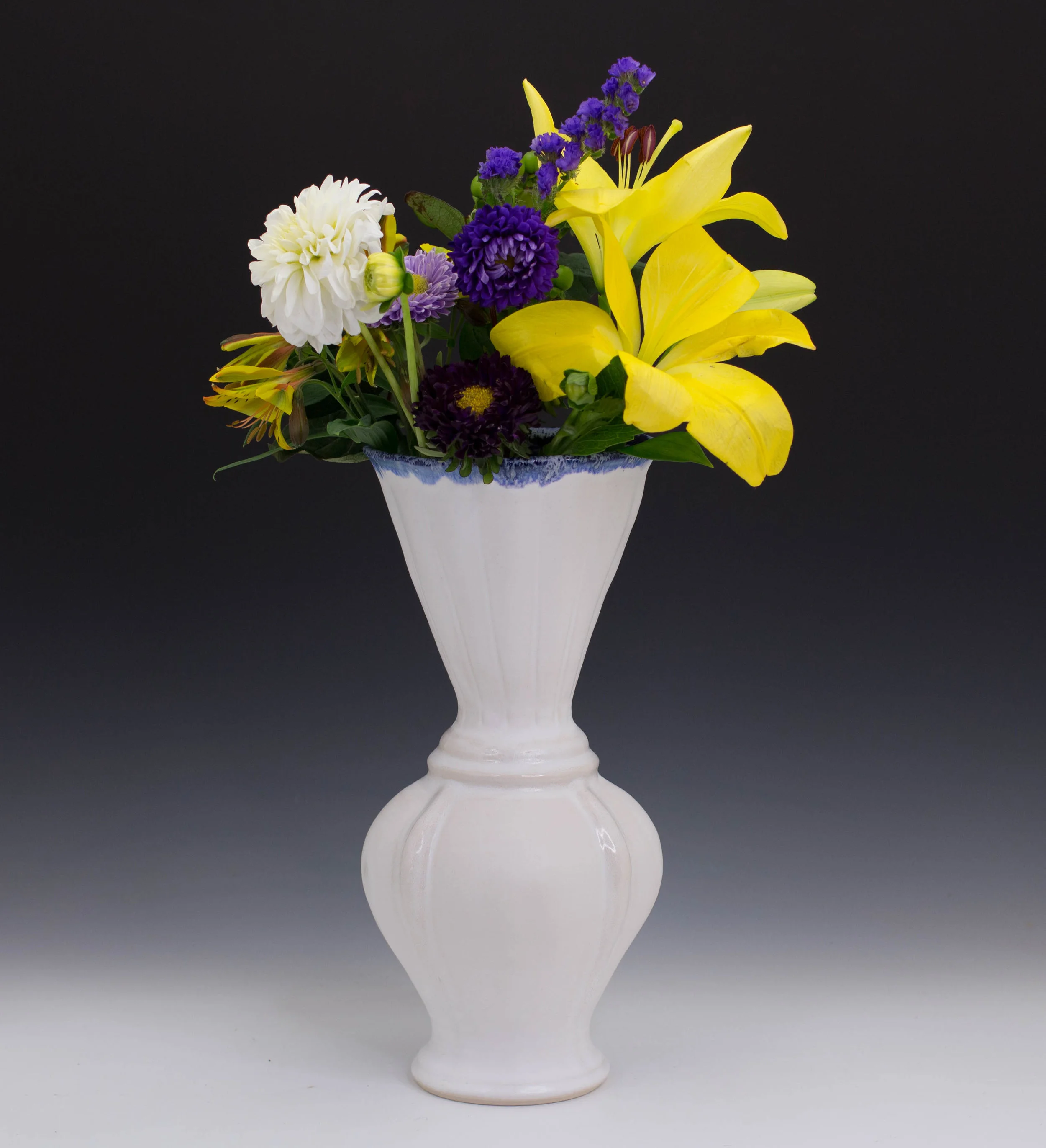B&W Vase- Detail