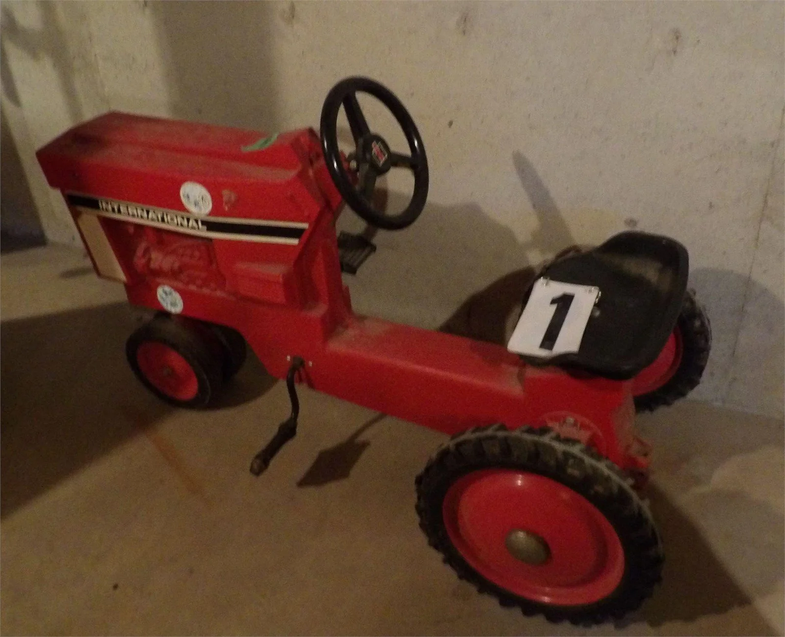 ONLINE-ONLY AUCTION!!! Hank Collins Household Moving Sale