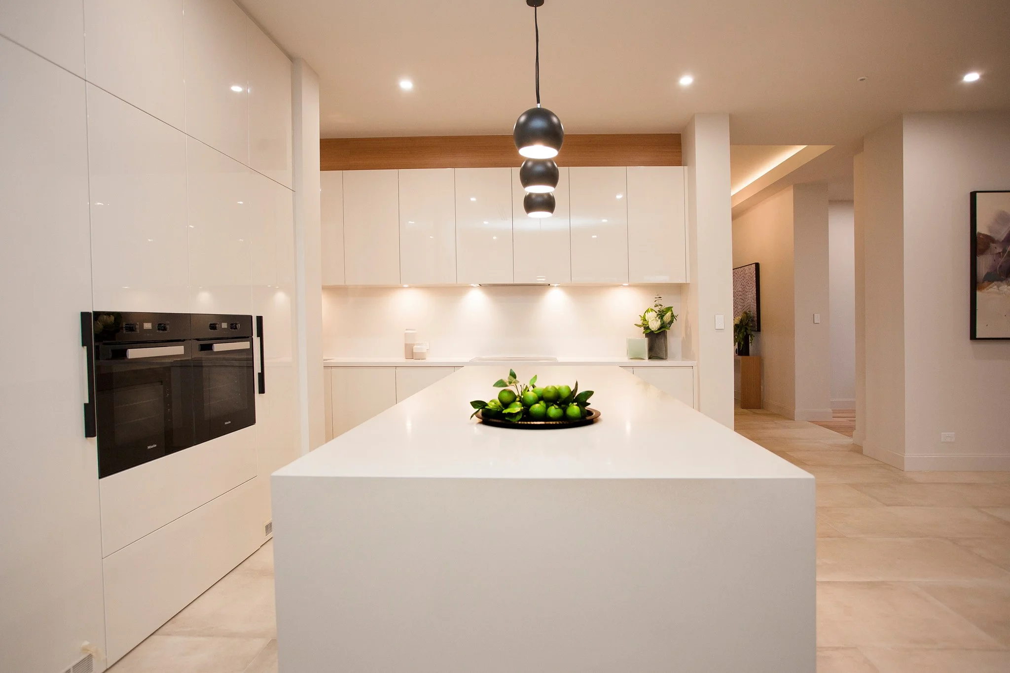 COMPTOIR DE GRANITE OU QUARTZ AVEC RETOMBÉ