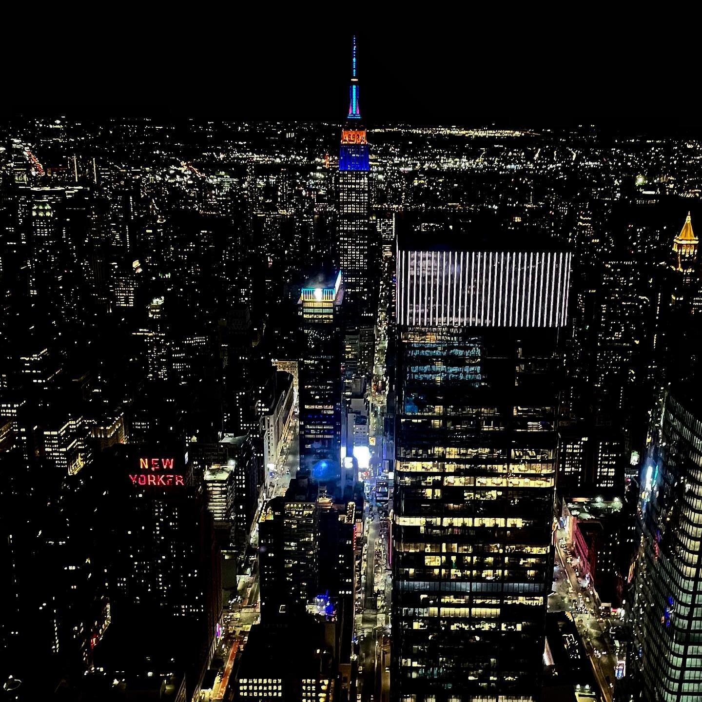 New York, NY 🖤 - #newyorkcity, #spring2023, #manhattan, #nyc, #ilivewhereyouvacation, #nyny, #cityoflights, #empirestatebuilding, #datenight, #chezbrown, #newyorker, #hudsonyards, #thepeak, #theedge