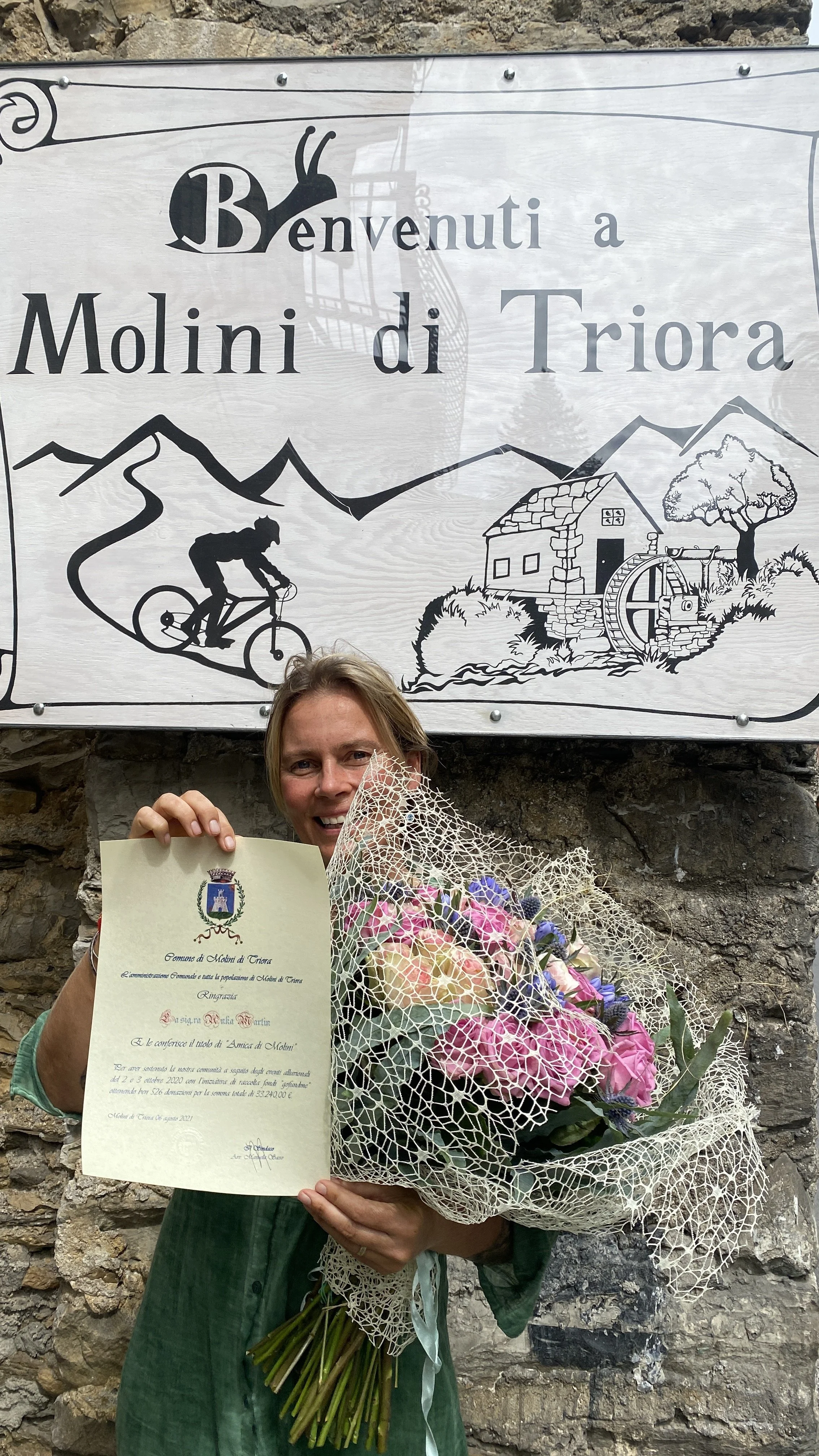 Artisan made "welcome" signs in Molini