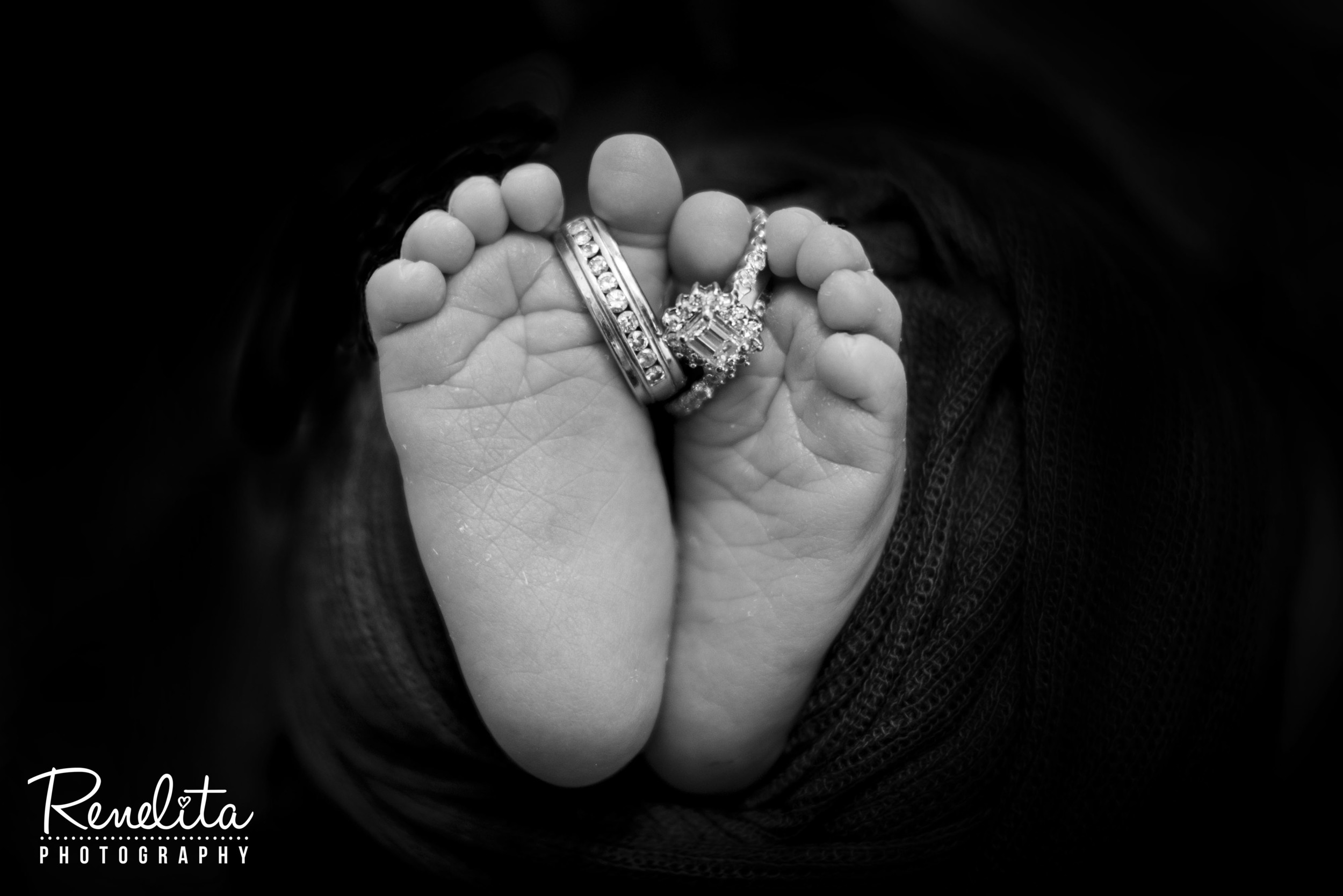 newborn feet.jpg