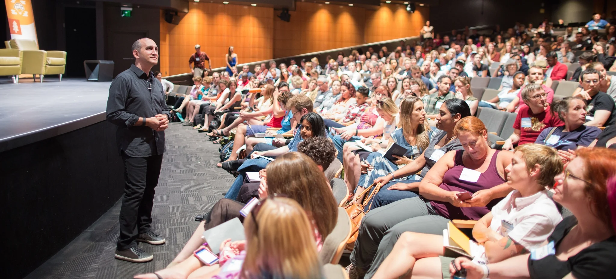 Jonathan Fields leading "The Art of Becoming Known" Academy (Photo Credit: Armosa Studios)
