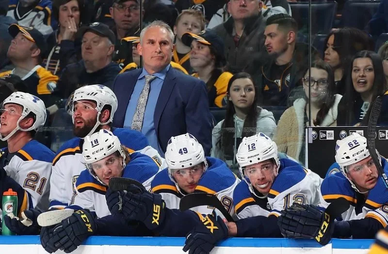 Craig Berube behind the Blues bench © Bill Wippert/Getty Images