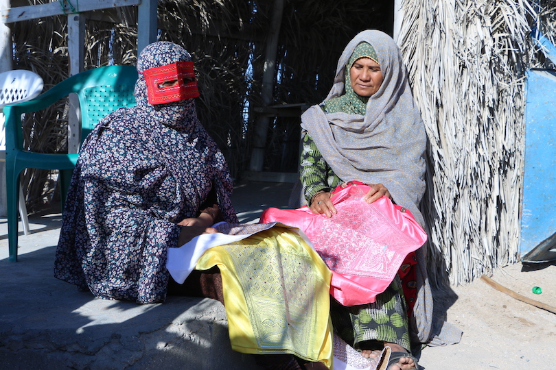 Qeshm Women copy.JPG