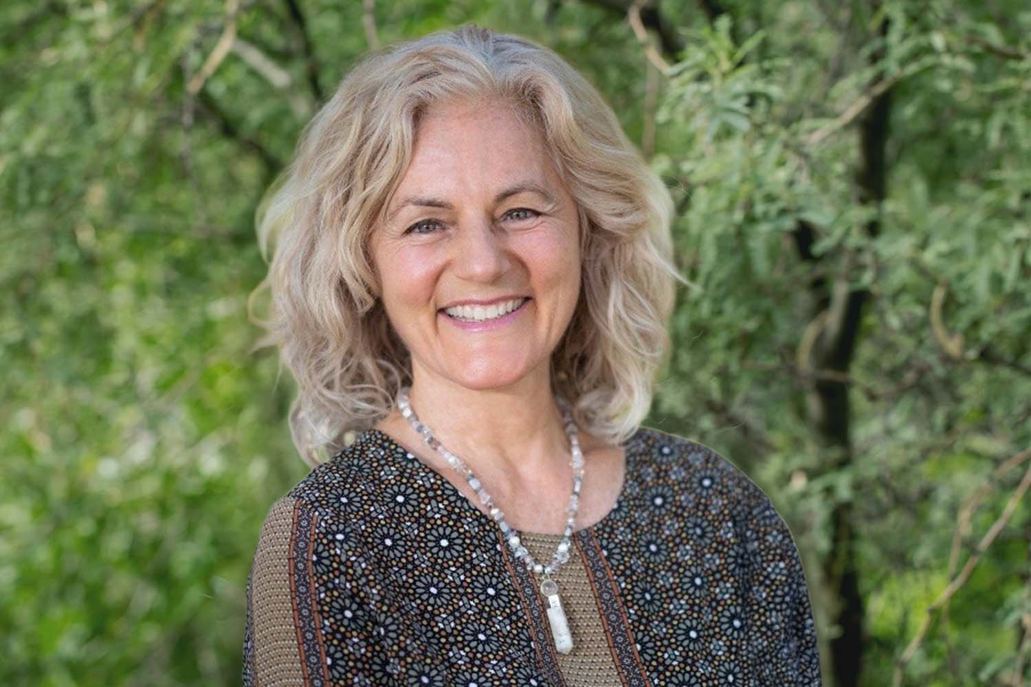 Dr. Susanne Macsay