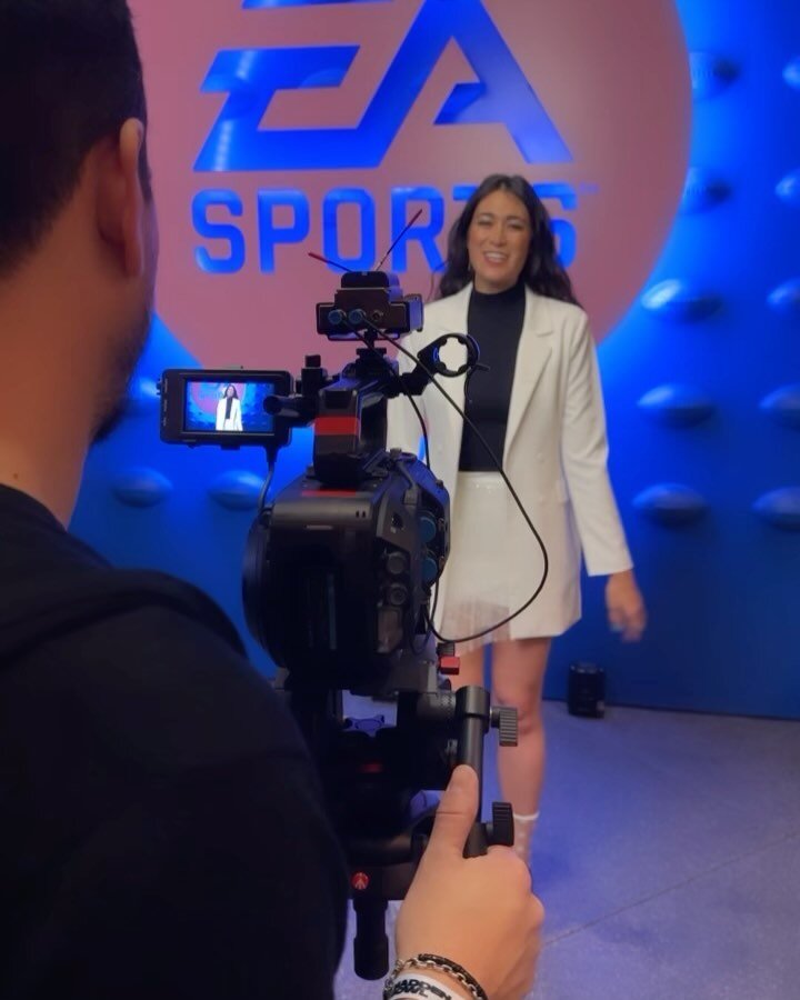 Covering the #MaddenBowl for @playstation in Vegas at 6:30 PM PT on the EA Madden NFL Twitch and YT Channels 🎲 🎰 So many NFL stars here already ✨ 🤩 #madden #easports #esportslife #hosting #redcarpetfashion #superbowl #superbowl2024