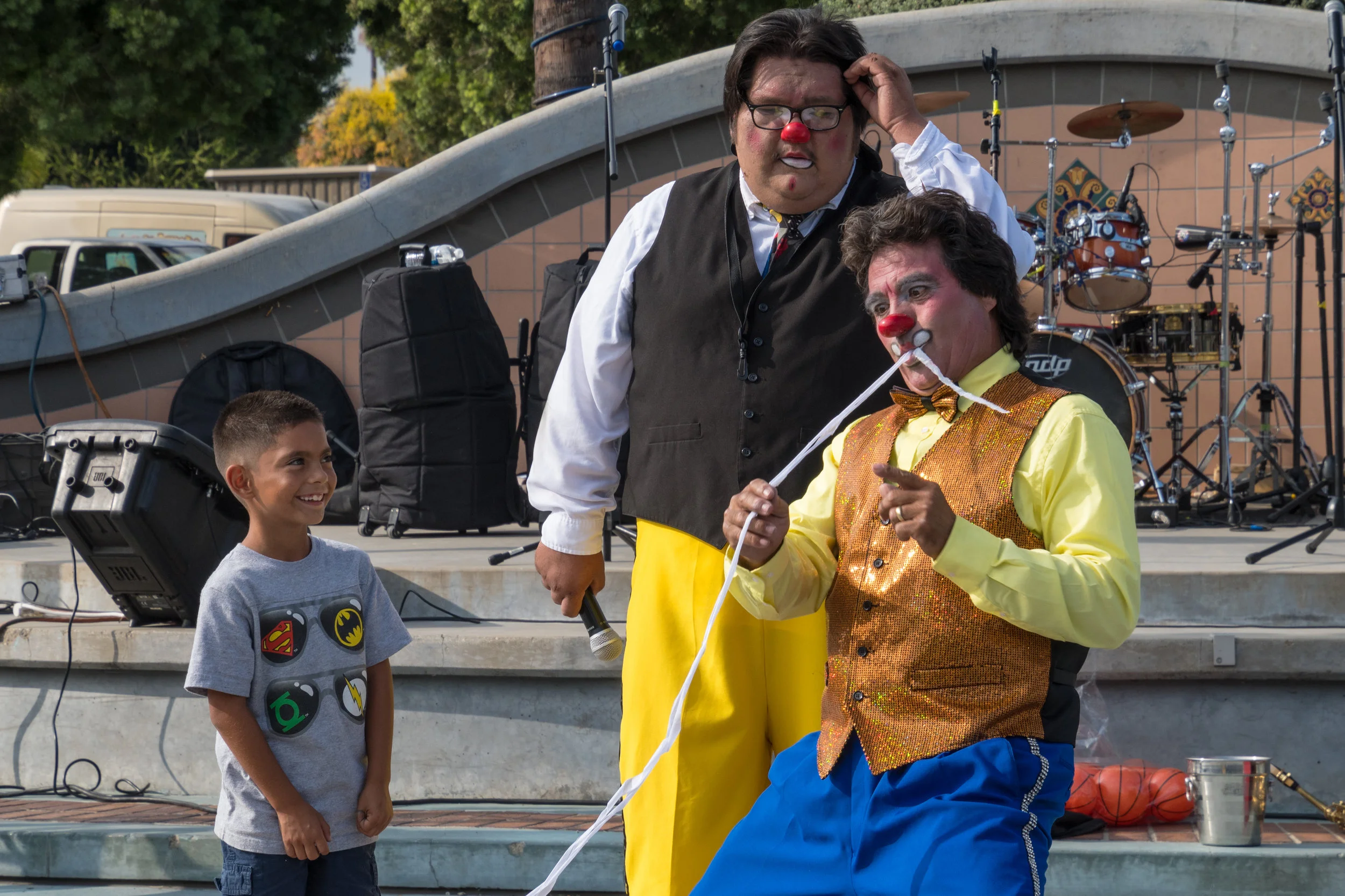 Clowns Petete(center) and Mosquito (right) entertain families and children during a celebration for Mexican Independence Day at Downtown Pomona on Friday, September15, 2017 .