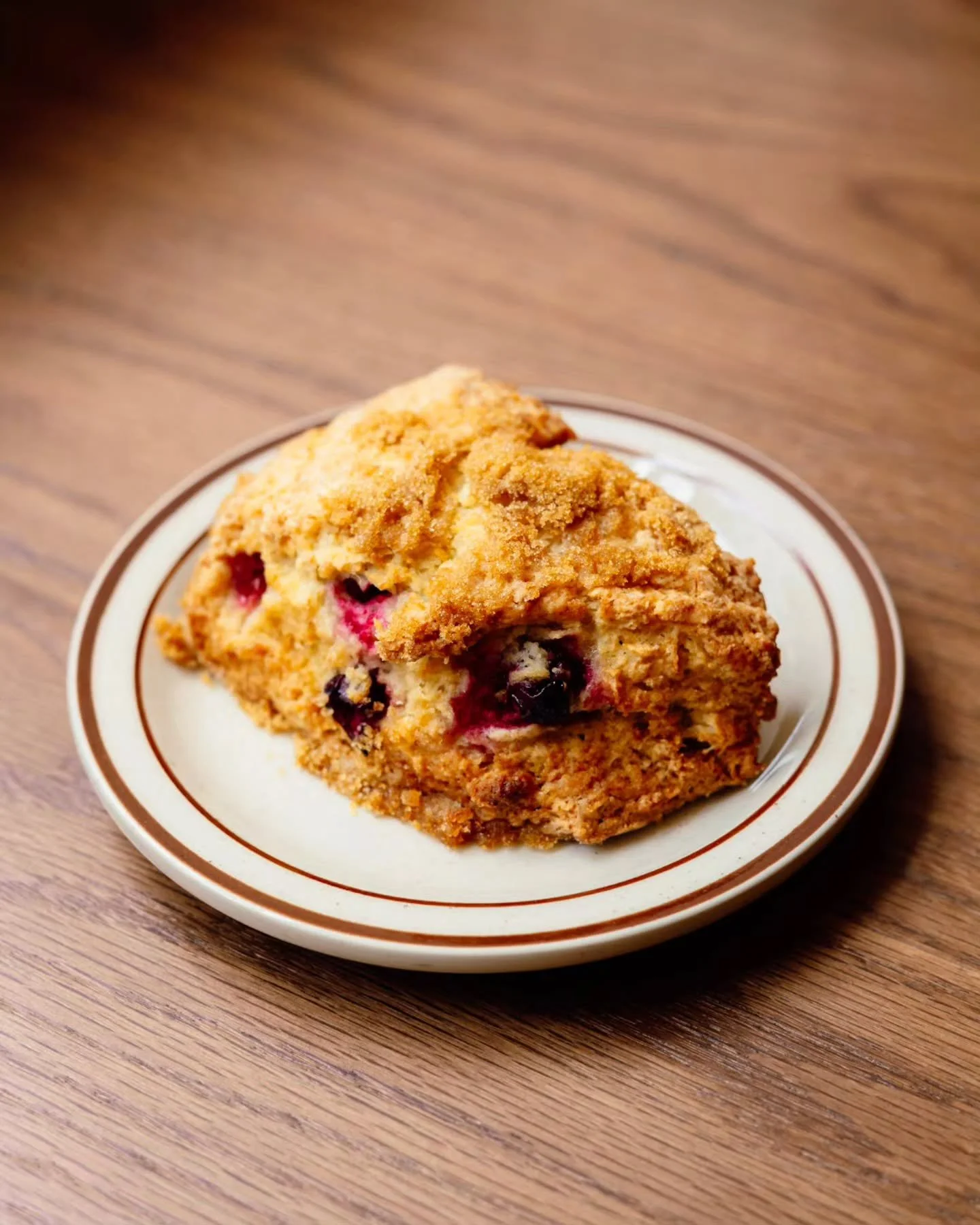 A fresh scone on a cool September morning. One of life's simple joys.

📷: @calummolitordyer