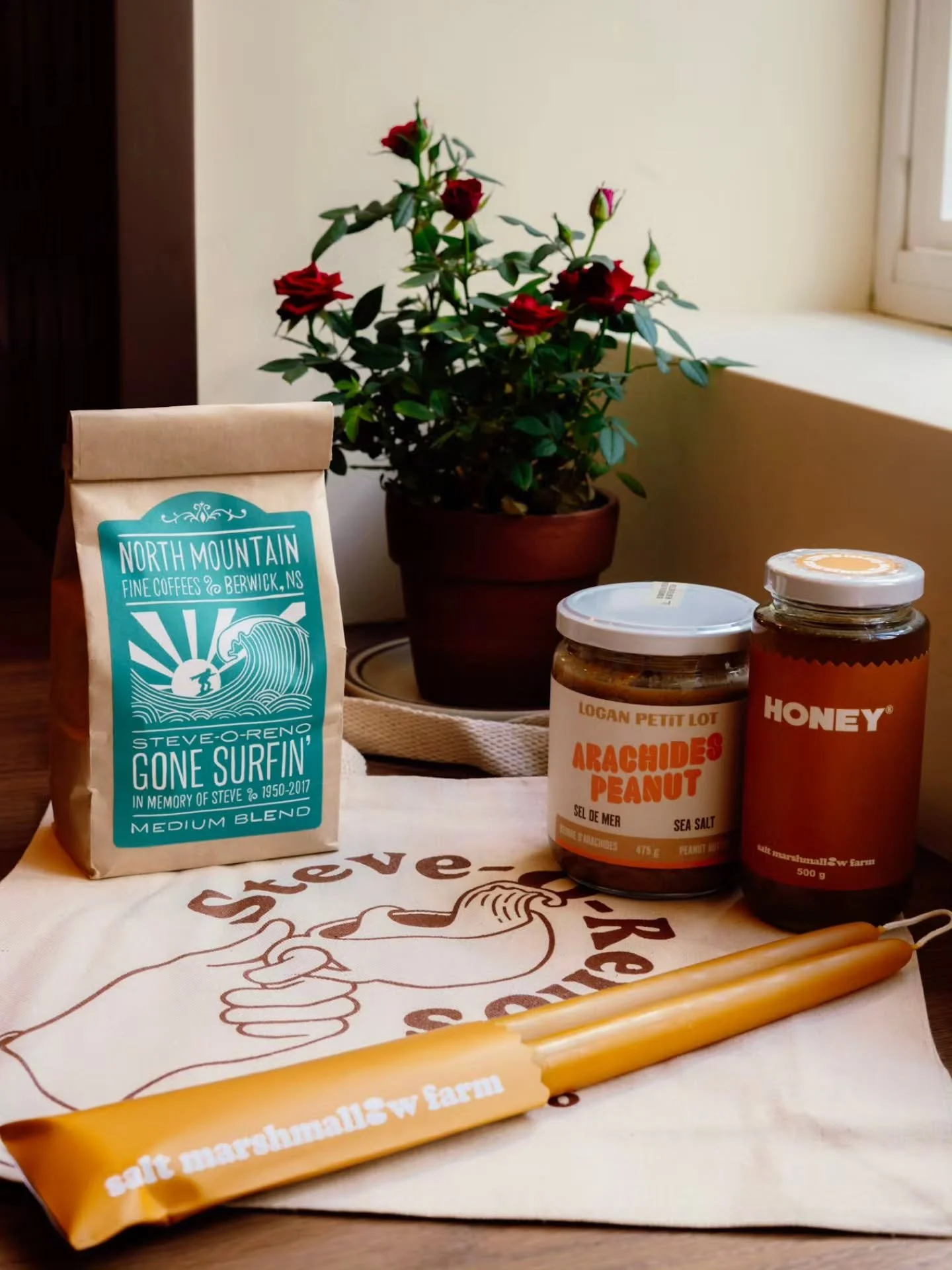 A few of our favourites for cozy mornings.

☕️ @northmountaincoffee Gone Surfin' Medium Roast
🥜 @loganpetitlot Peanut Butter Sea Salt
🍯 @salt.marshmallow Raw Honey
🕯 @salt.marshmallow Beeswax Candles

These local and Canadian goods are things we l