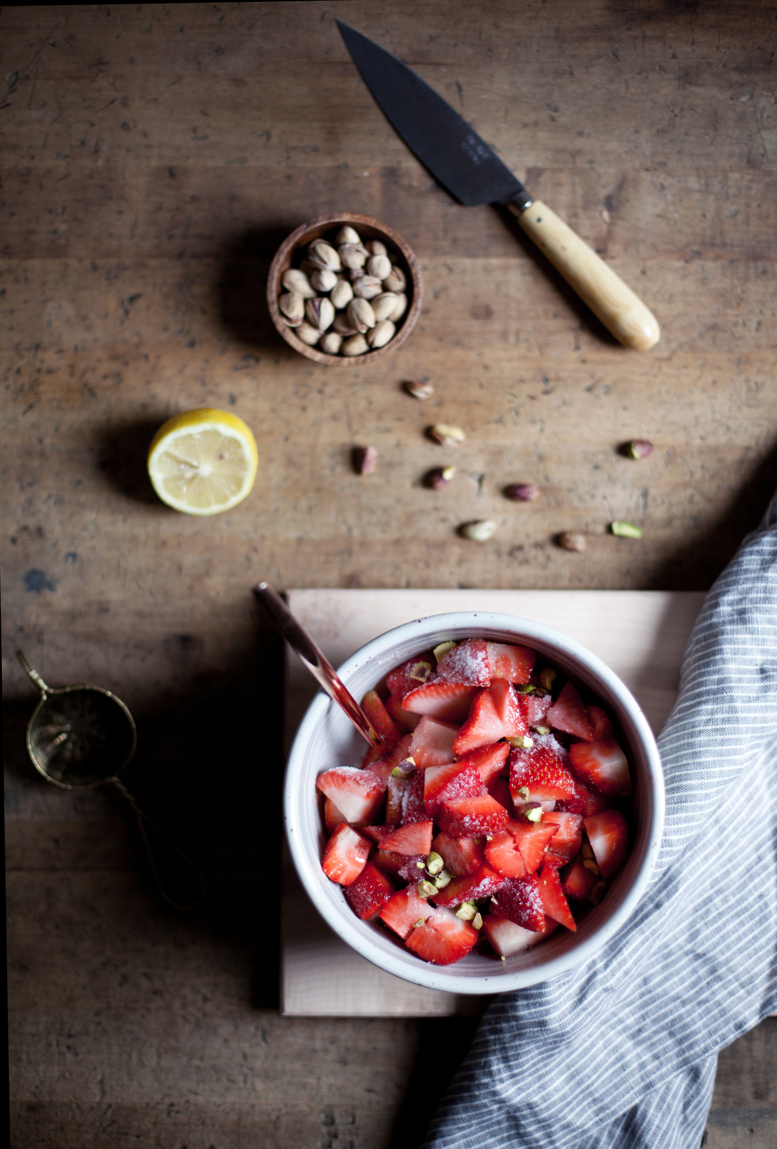 strawberry pistachio mini pavlova vi.jpg