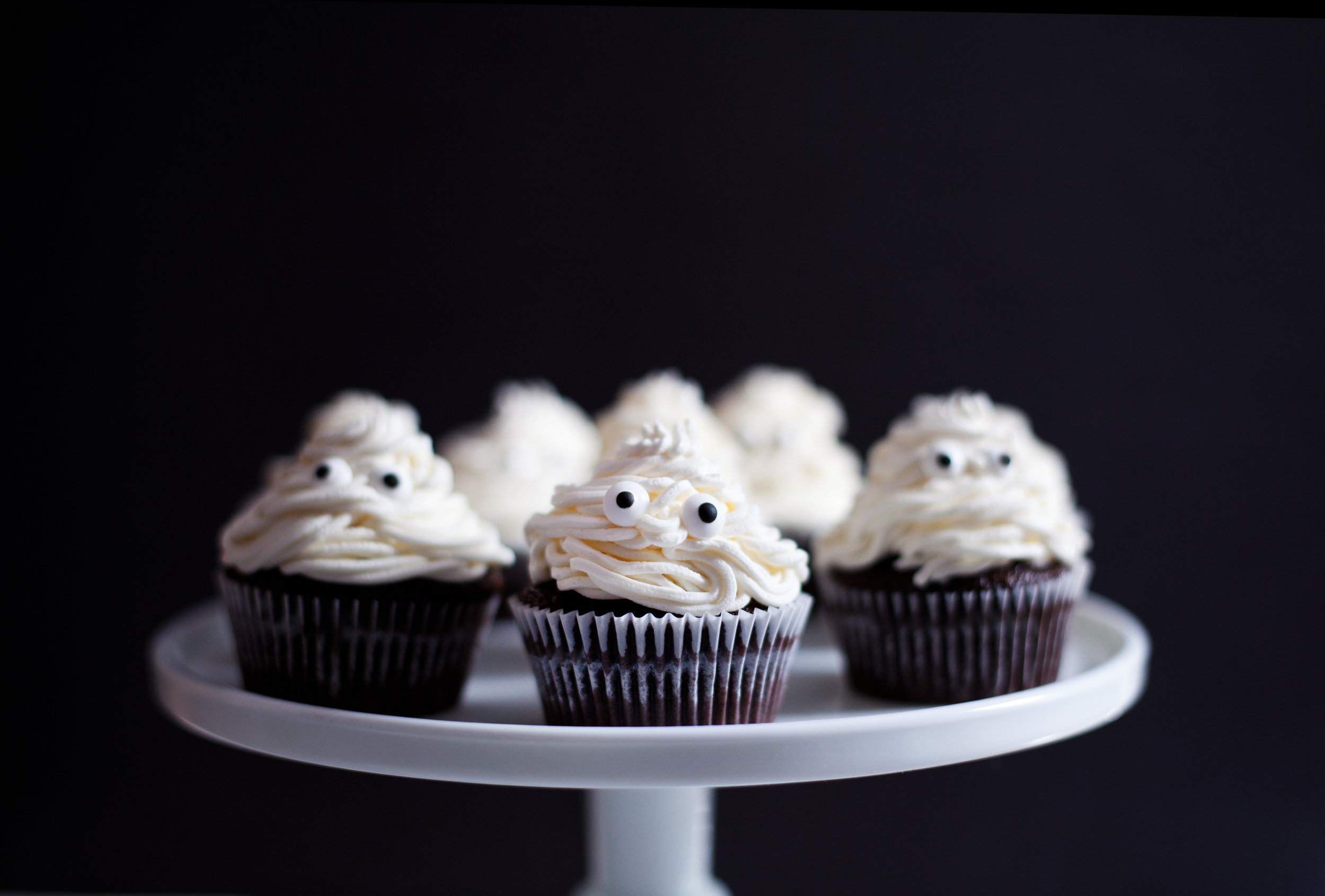 halloween cupcakes v.jpg