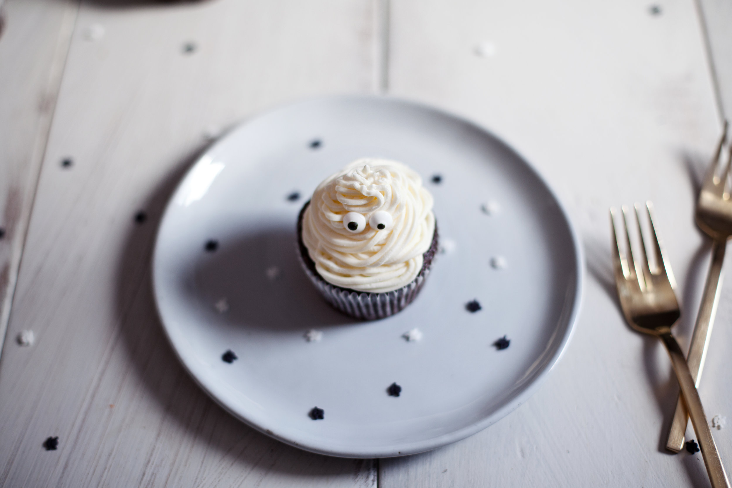 halloween cupcakes iii.jpg