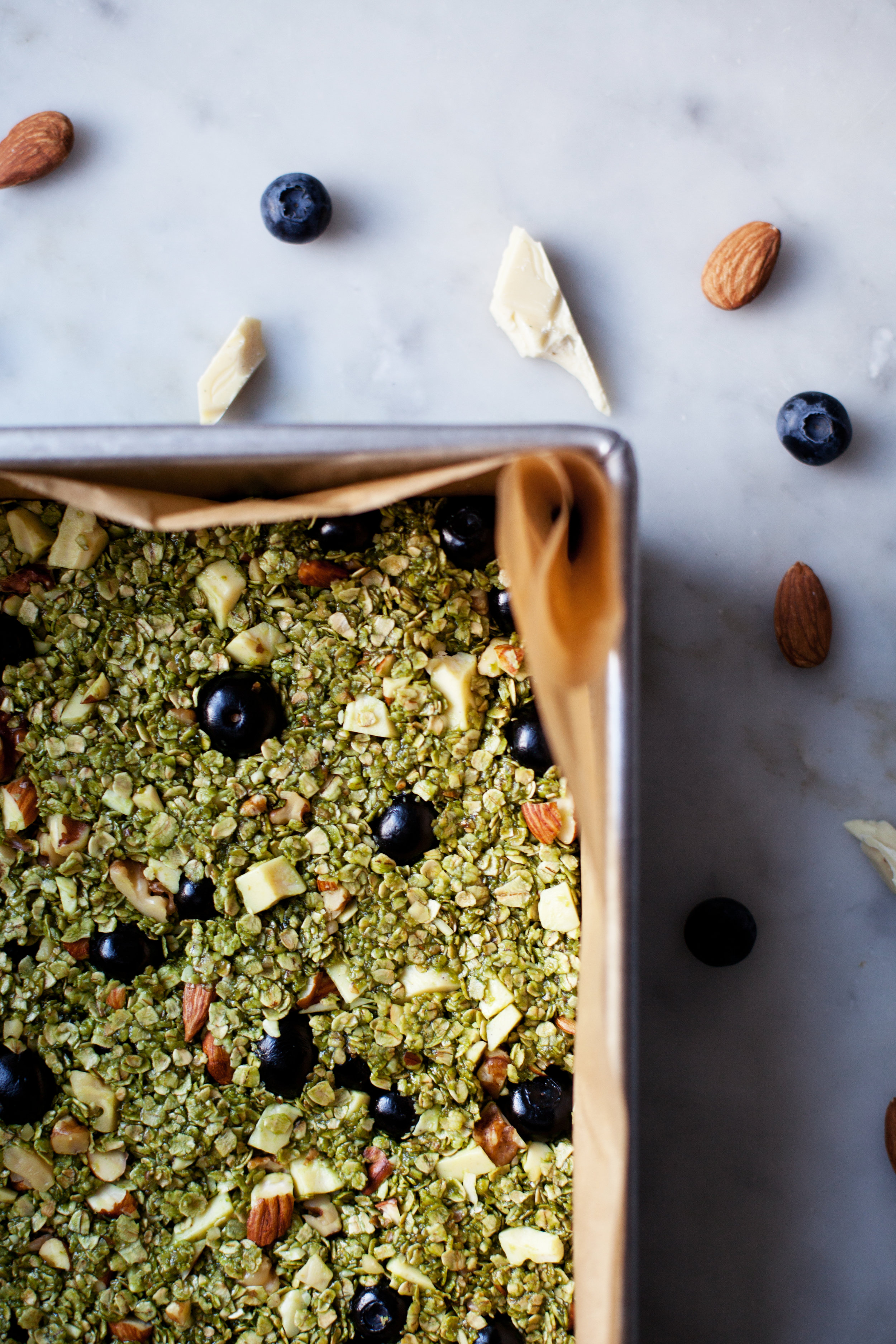 matcha & blueberry granola bars viiii.jpg