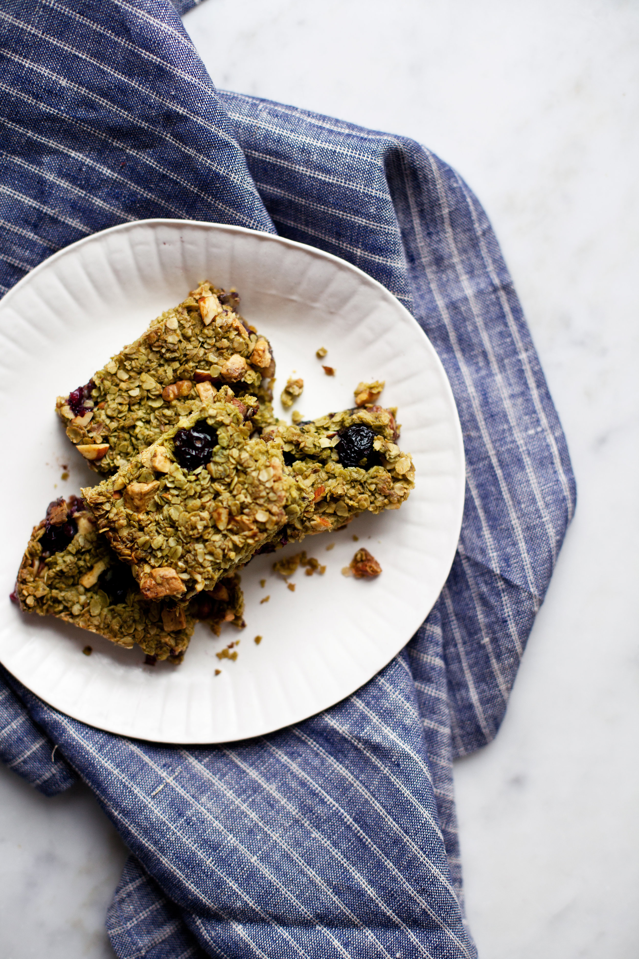 matcha & blueberry granola bars xi.jpg