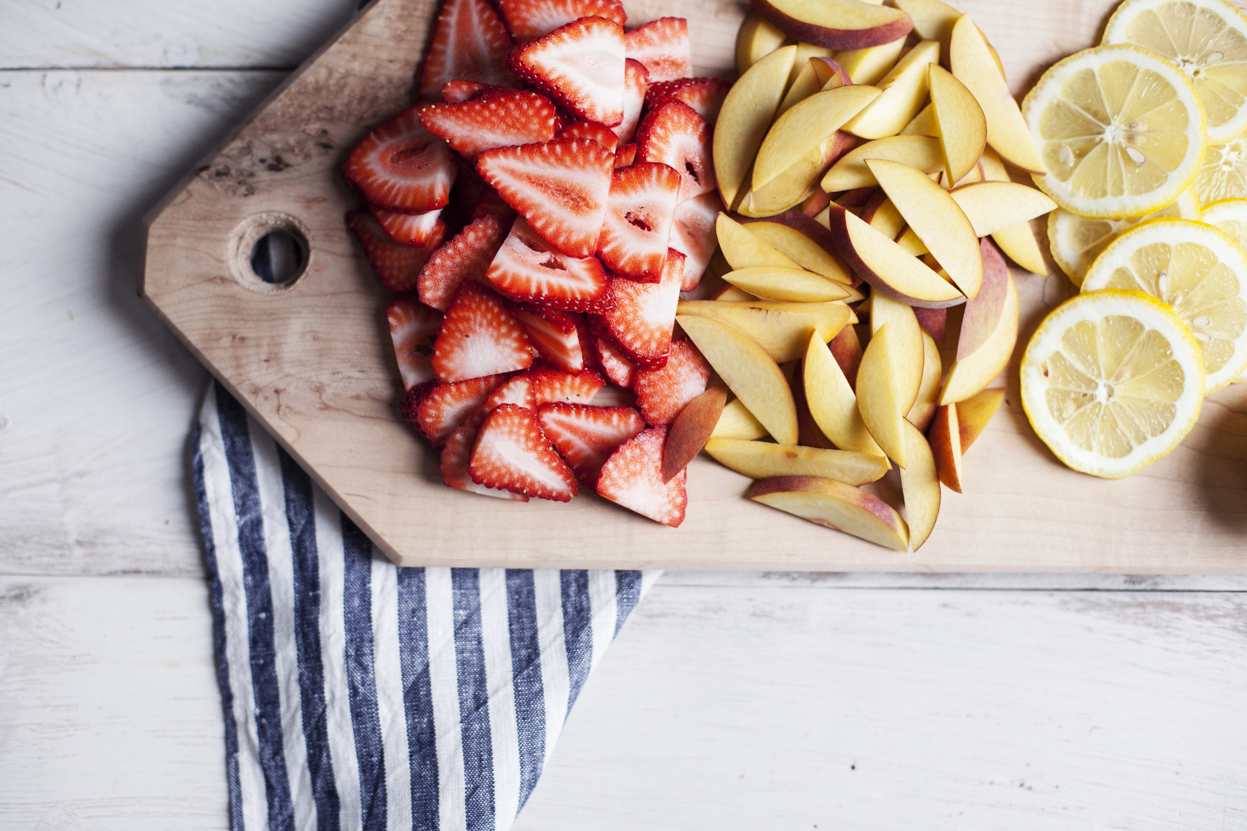 strawberry peach sangria iii.jpg