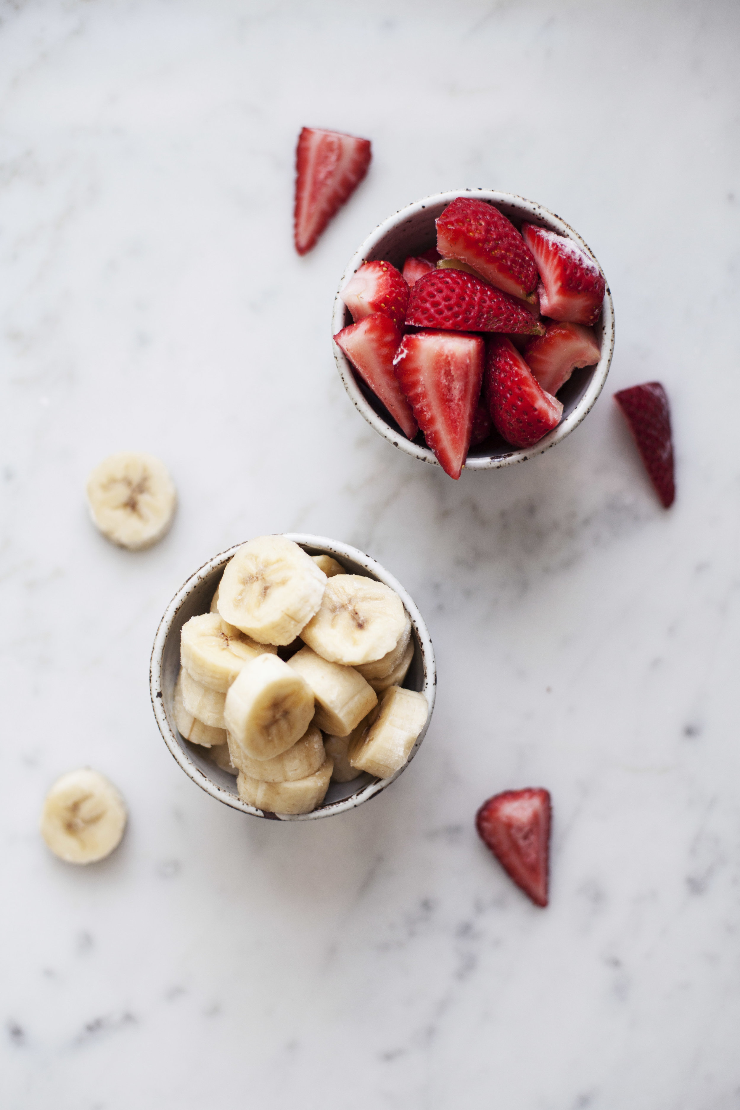 strawberry banana smoothie bowl i.jpg