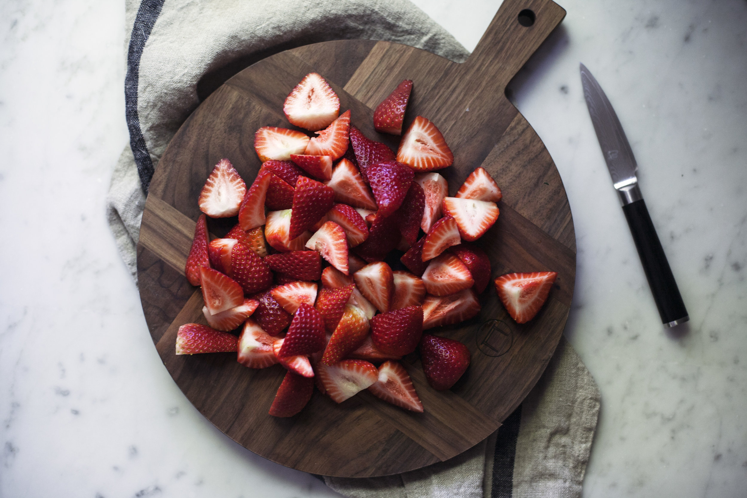 strawberry cream popsicles i.jpg