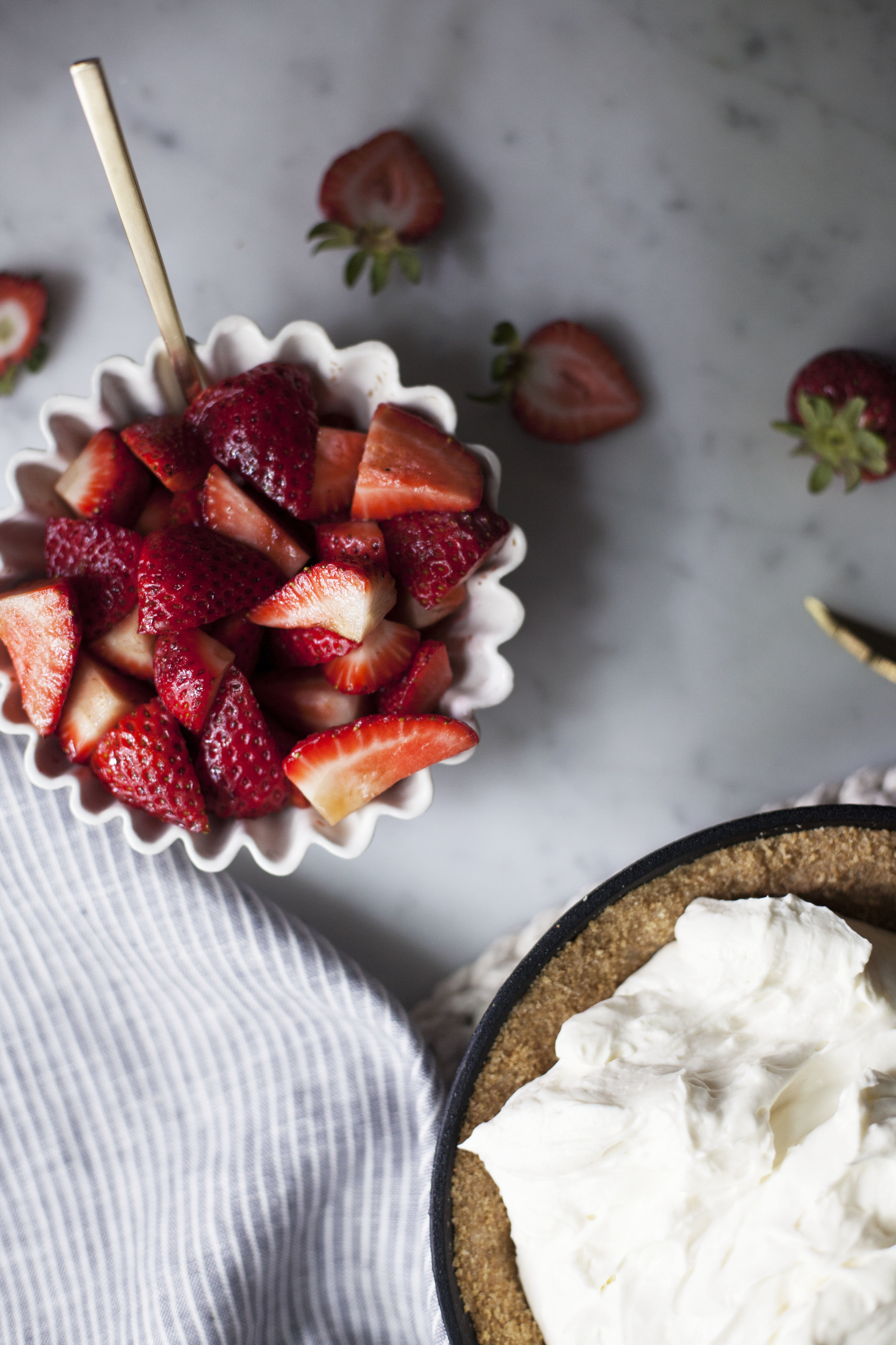 no bake strawberry cheesecake v.jpg