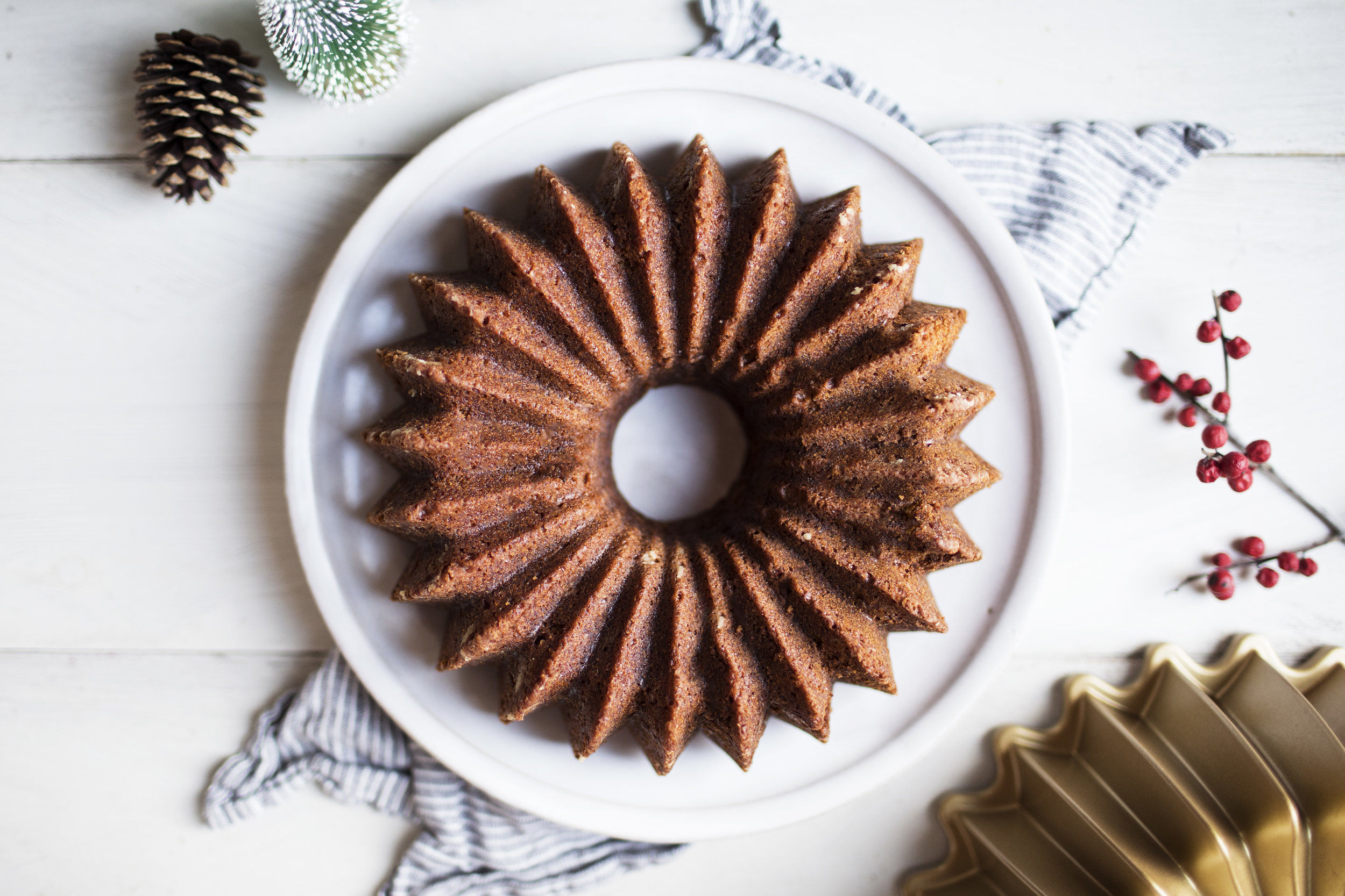 gingerbread bundt cake v.jpg