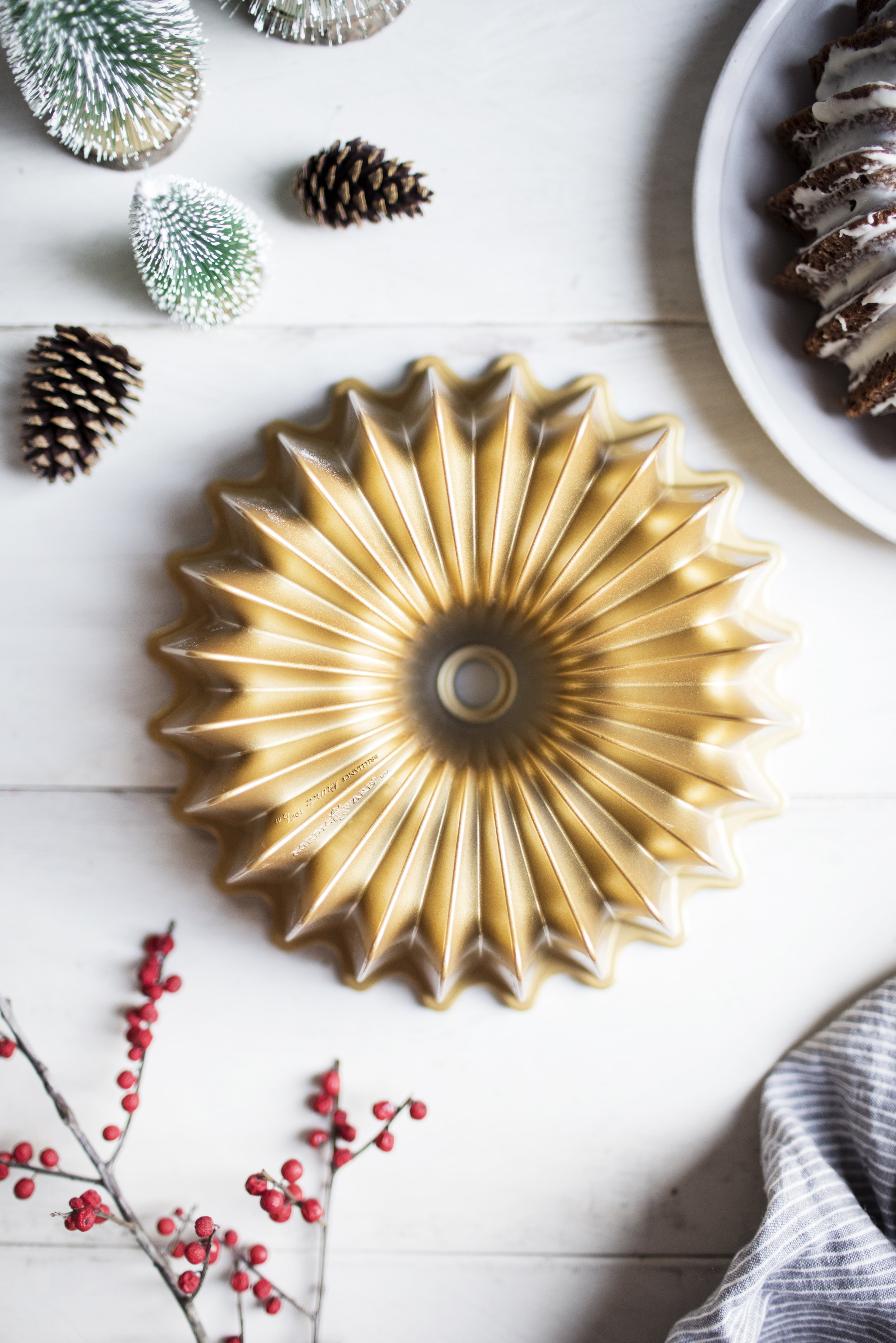 gingerbread bundt cake viiii.jpg