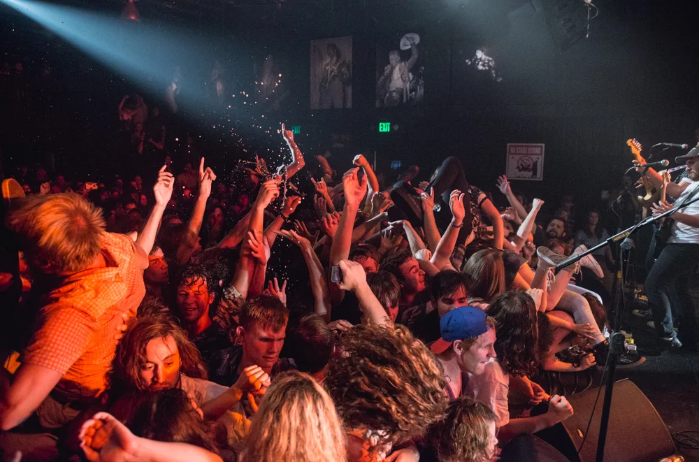 DIARRHEA PLANET CROWD