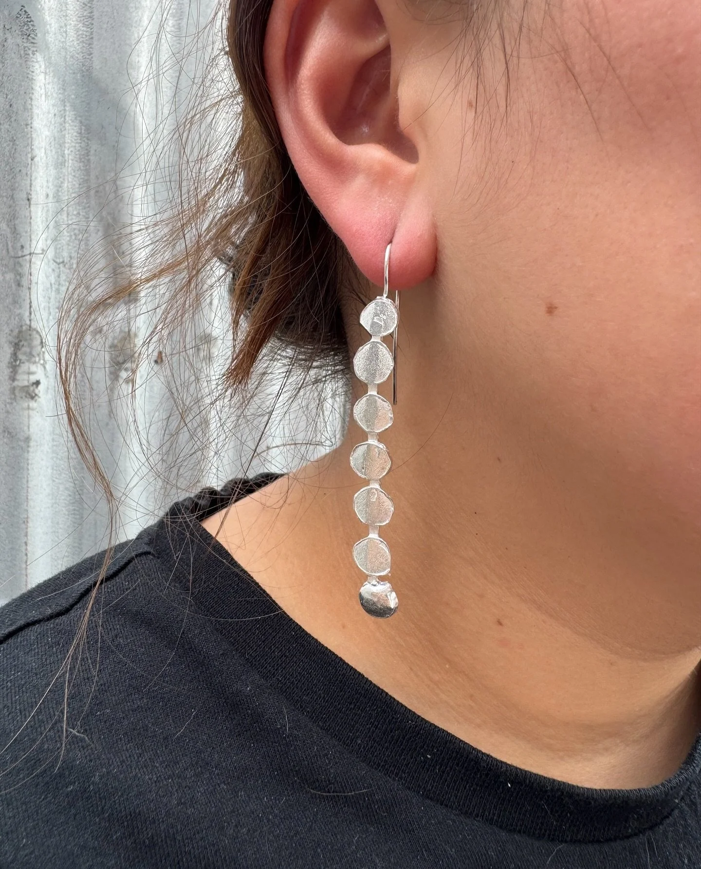 Sterling silver earrings - available in the gallery @egetal ✨
These earrings are handmade and each one is unique, they are not an exact matching pair. There is aony one pair of these earrings and they are at @egetal (open tomorrow).

#katherinebowman