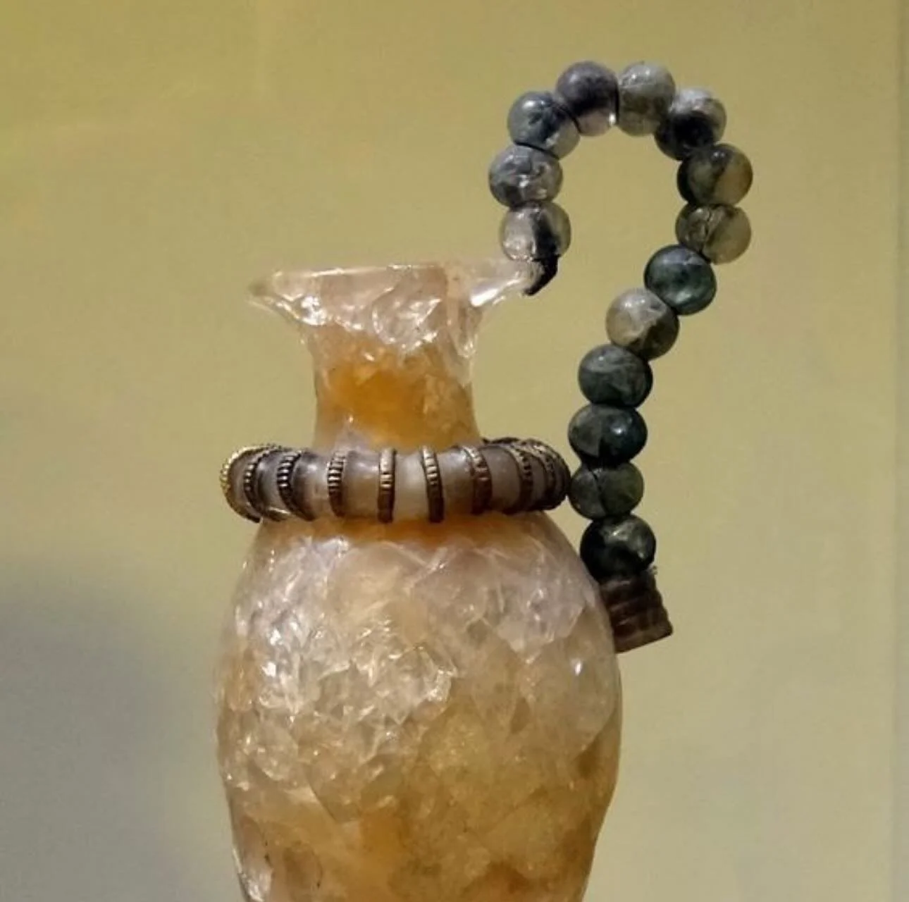 Inspiration via @trinketsolo 

Libation Vase c1500-1450 bce. 
Heraklion Archaeological Museum, Crete

#inspiration #objects #and #things