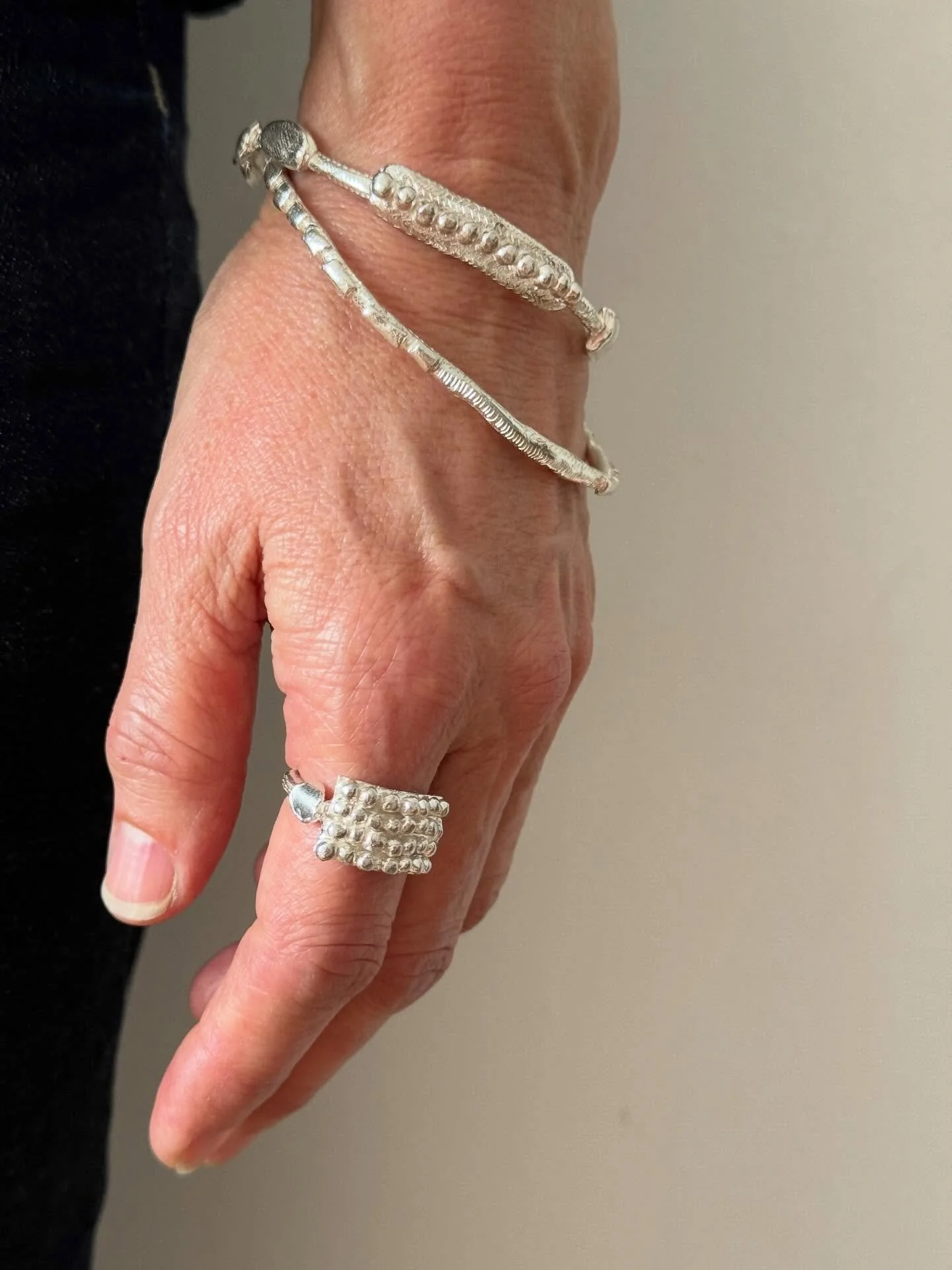 Sterling silver bangles and ring, worn here by @pinkyandsilvia 🌟

All handmade and exclusive to my studio. Please email us if you have any queries regarding this work.

#sterling #silver #handmade #jewellery #katherinebowmanjewellery