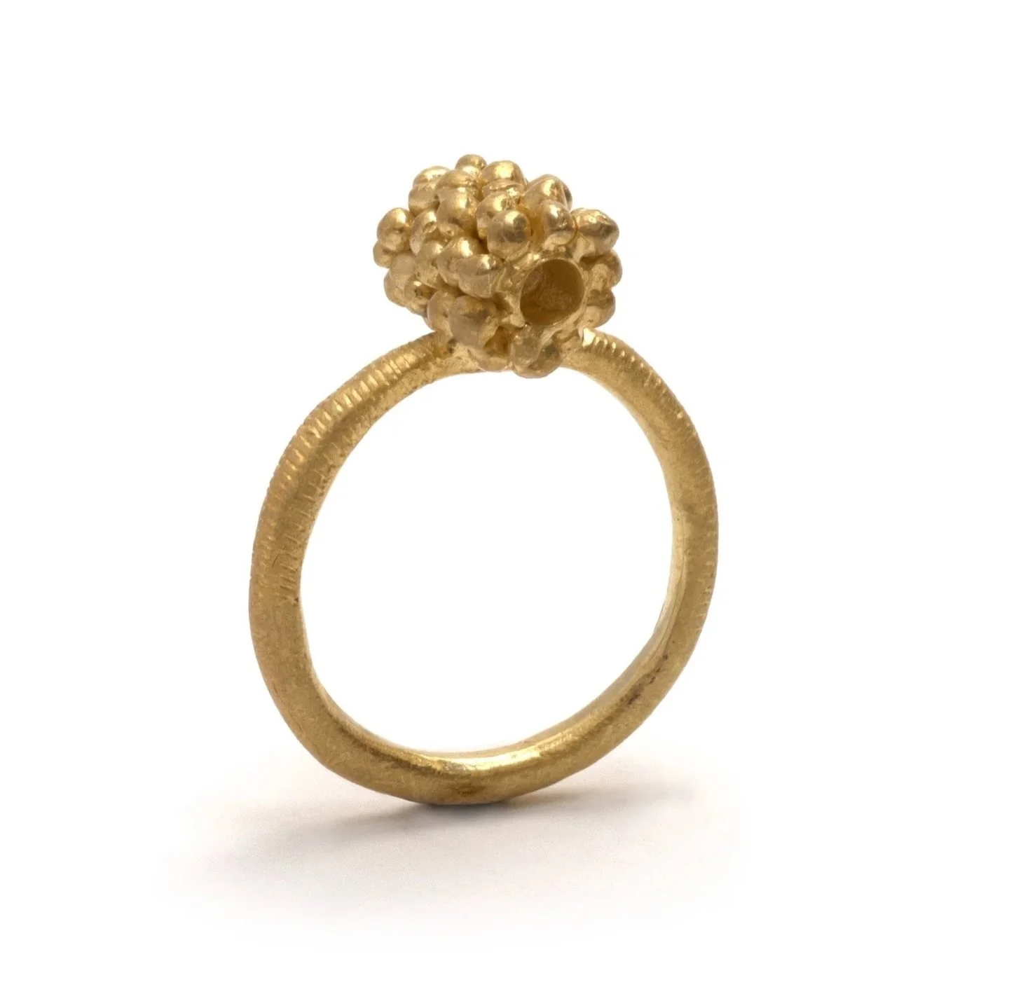 #75.
Handmade 18ct yellow gold ringwith hand engraving.

The 18ct yellow gold used to make this ring is completely refined from guaranteed 100% reclaimed and recycled precious metals.

#gold #rings #ringsofinstagram #uniquejewelry