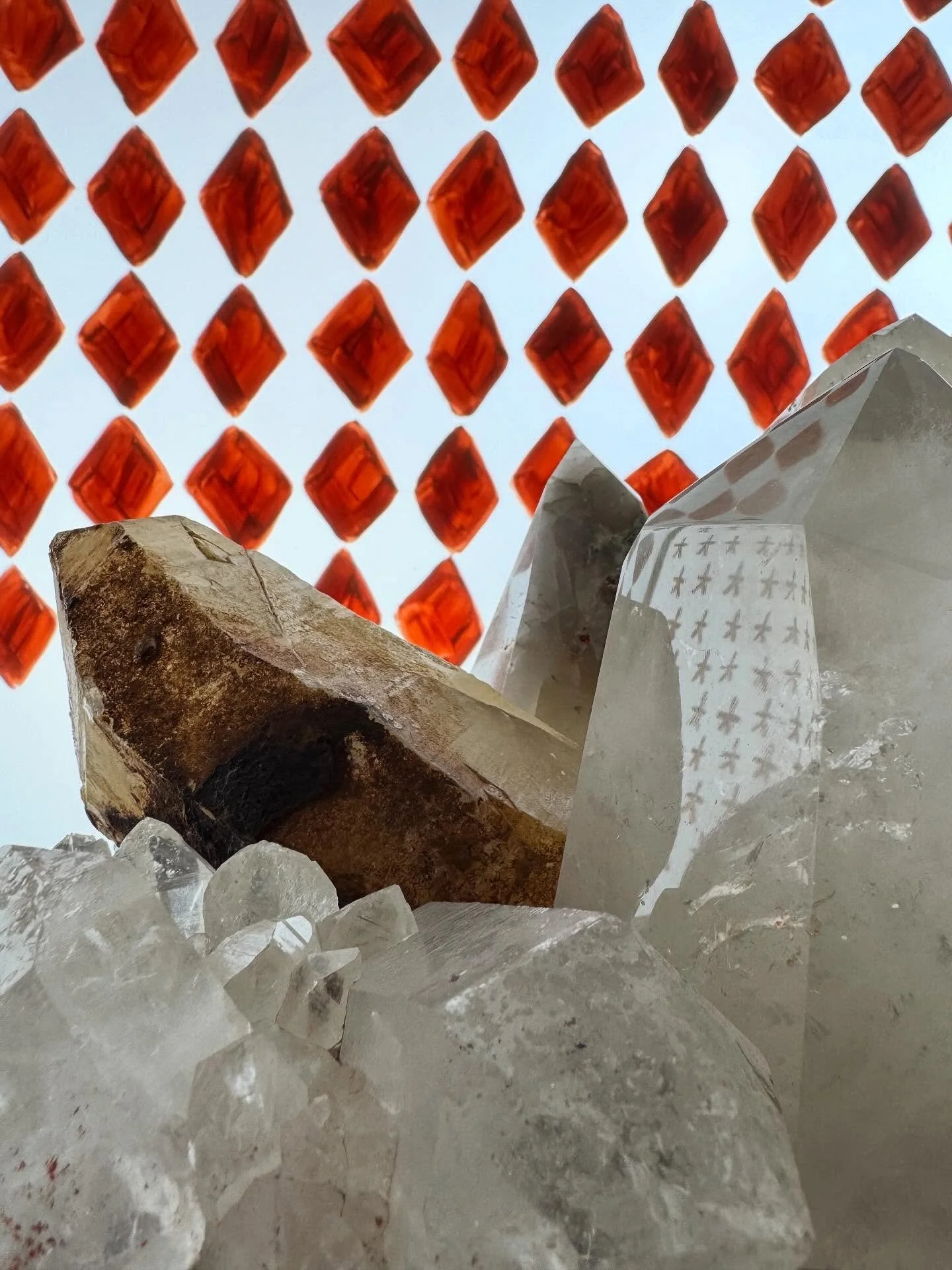 Friday studio.
#crystals #window #light #reflection