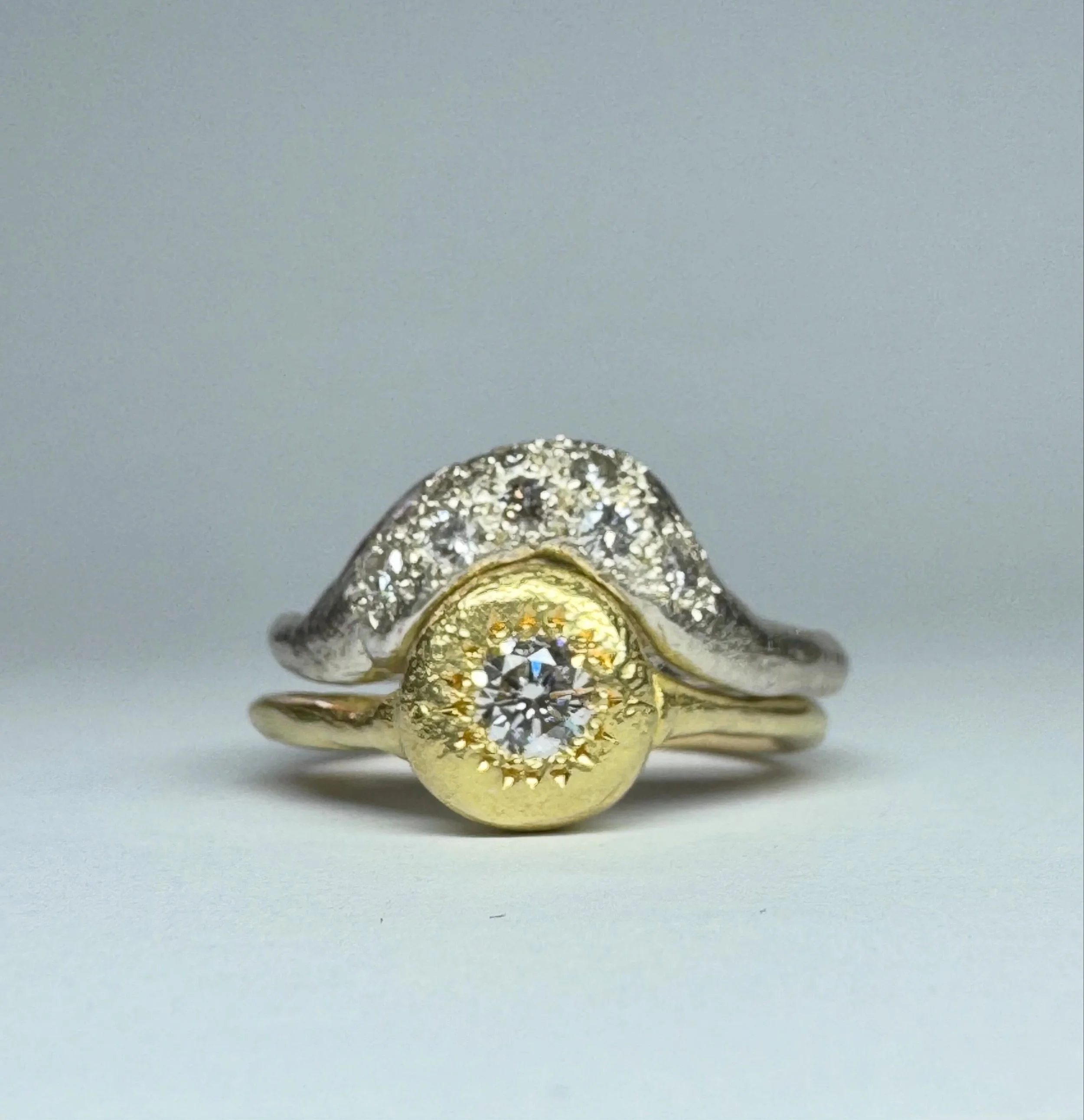 Rings for Gemma.

This was a very special commission for me as it was at the request of one of the best people I have ever meet @pinkyandsilvia , a very dear friend who has been supporting me and my work for many years.

These two rings hold diamonds