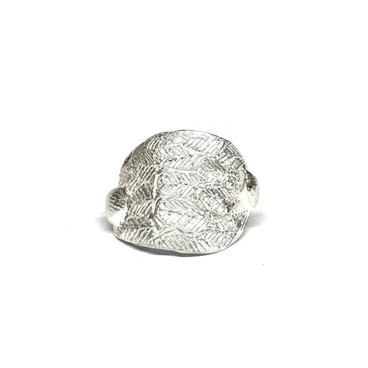 #156 
Handmade sterling silver ring with hand engraving.

My first jewellery range, made more than twenty years ago, consisted of wide, organic rings, each one unique. In many ways, I was already working then as I do today.

These rings were not gend