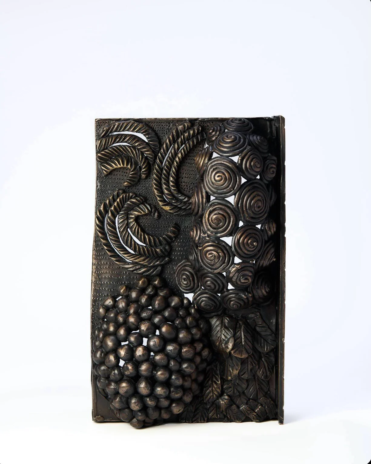 Aide M&eacute;moire 
Bronze
300 mm x 200mm x 100mm

This bronze was cast at @perrinsculpture 
Photo by @fotokroh 

Artist statement for exhibition:

Jewellery has served many functions over the last millennium. It is a conduit to the 
gods, a sign o