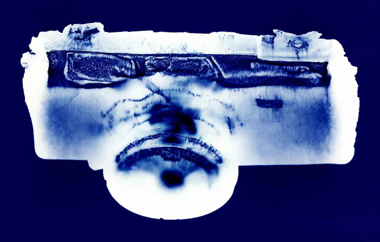Camera #9, Penelope Davis, 1997, type c print, 76x105cm