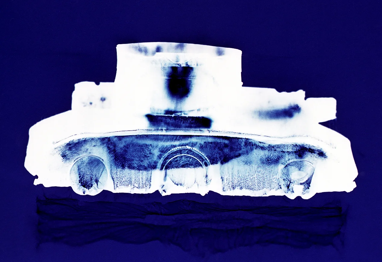 Camera #10, Penelope Davis, 1997, type c print, 70x97cm