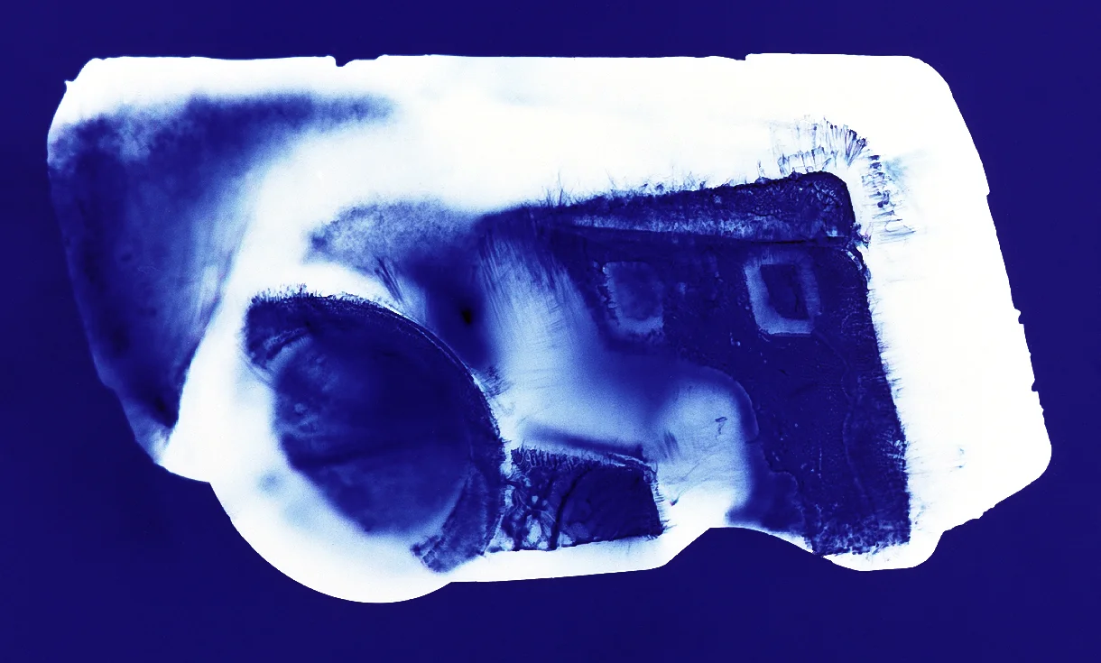 Mirai (blue), Penelope Davis, 2003, type c print, 76x102cm