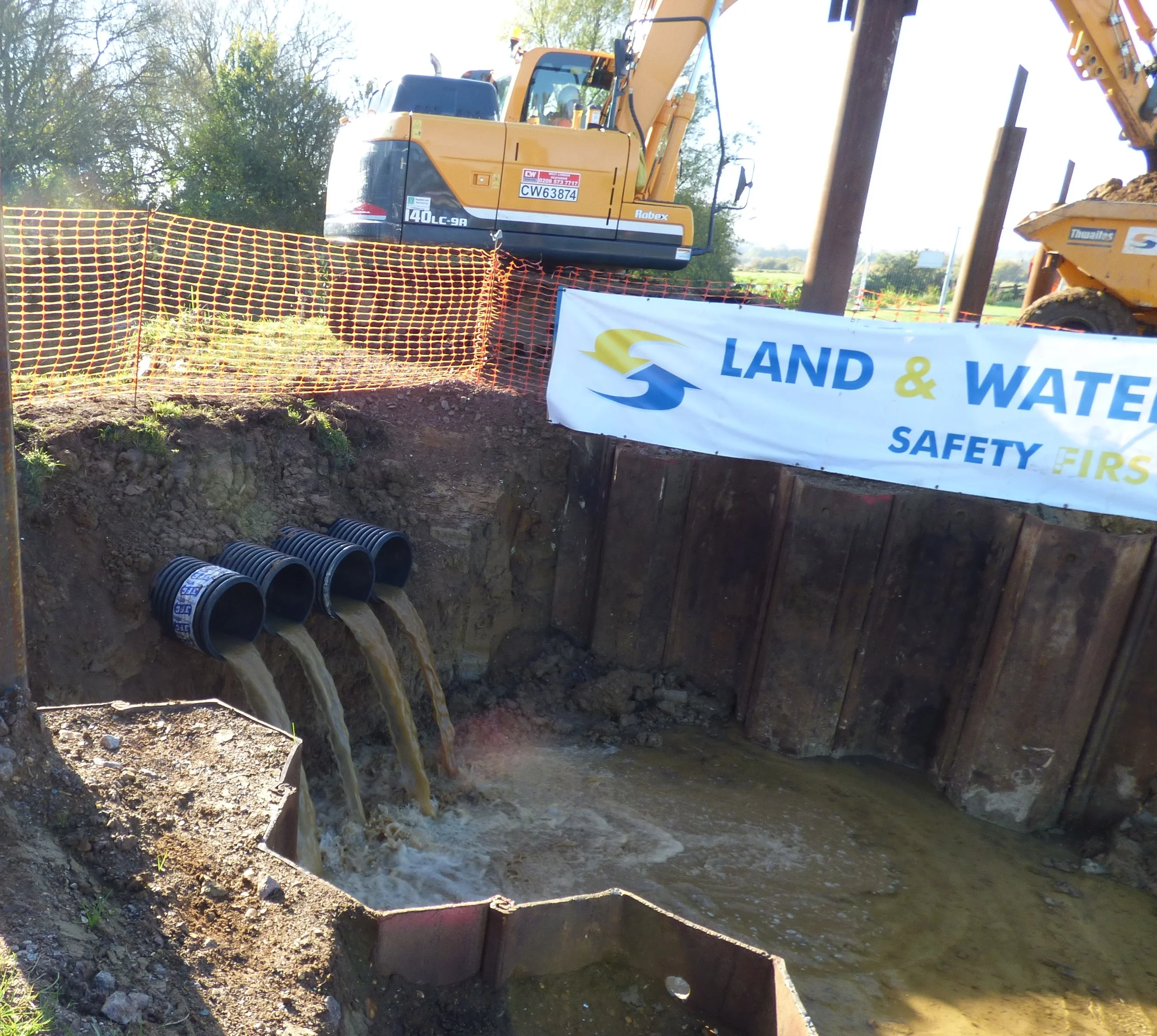 White_Mills_Marina_joins_the_river_nene