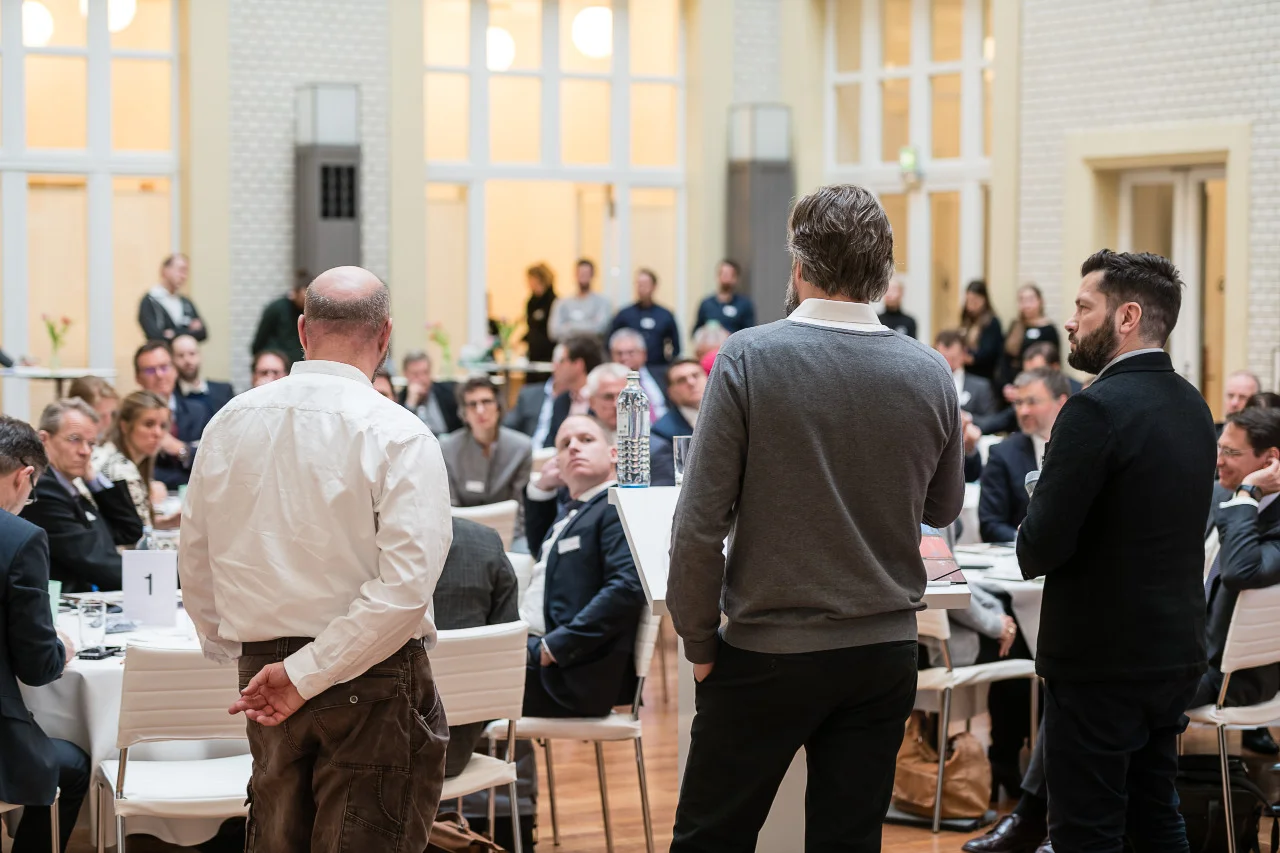 Teamwork for der Jury um unsere großartige Idee vorzustellen! / Teamwork in front of the jury to promote our great idea!