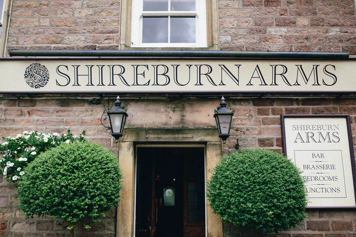 Shireburn Arms Wedding Photography-2.jpg