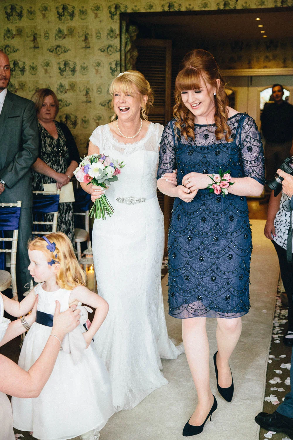 Shireburn Arms Wedding Photography-19.jpg