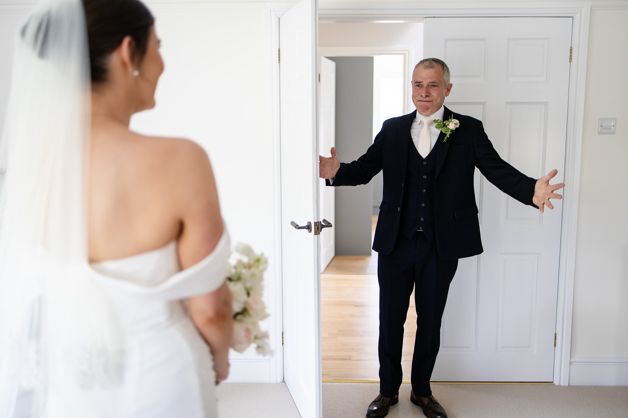 dad reveal seeing bride