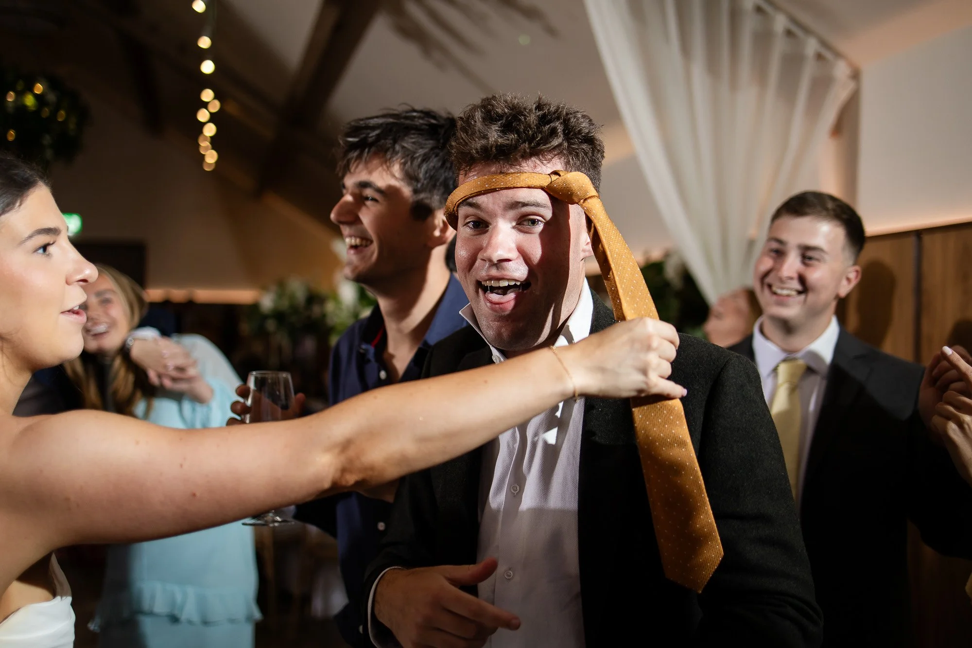 tie round head dancing