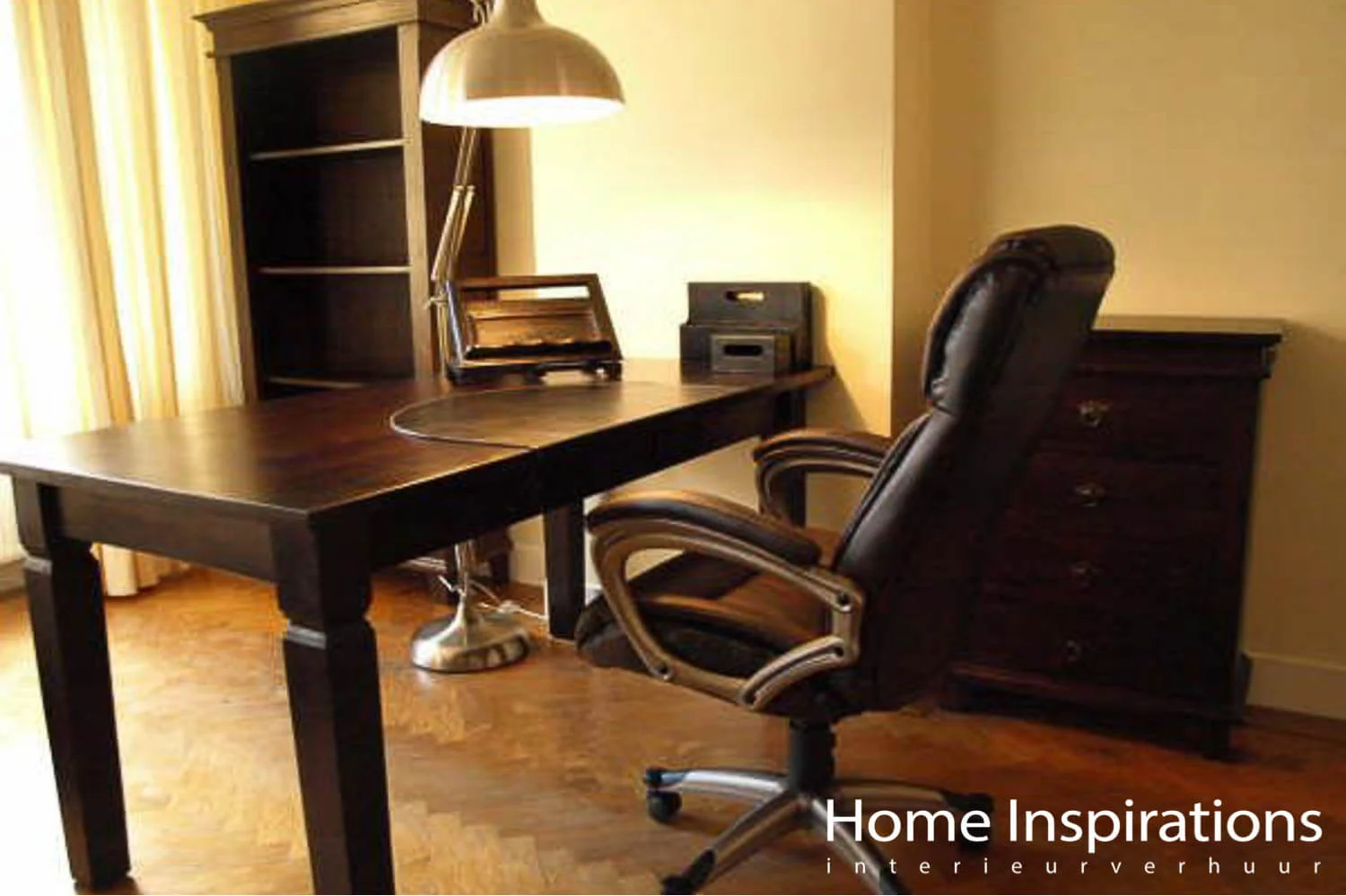Bureau en bureaustoel exclusieve stijl