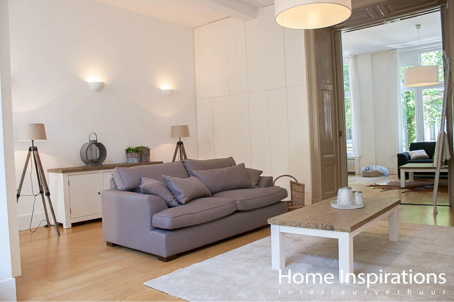 Zithoek modern landelijk interieur grijze stoffen bank