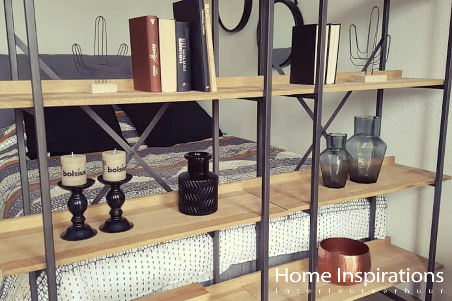Accessoires in open kast