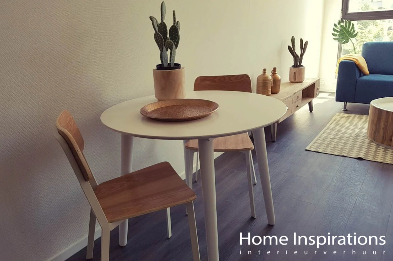 Kleine eettafel met 2 stoelen