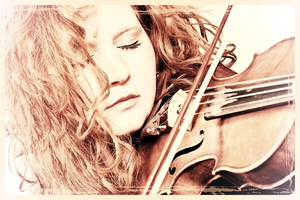 Martina Eisenreich : Komponistin, Filmkomponistin, Violinistin,. Klangmalerin.