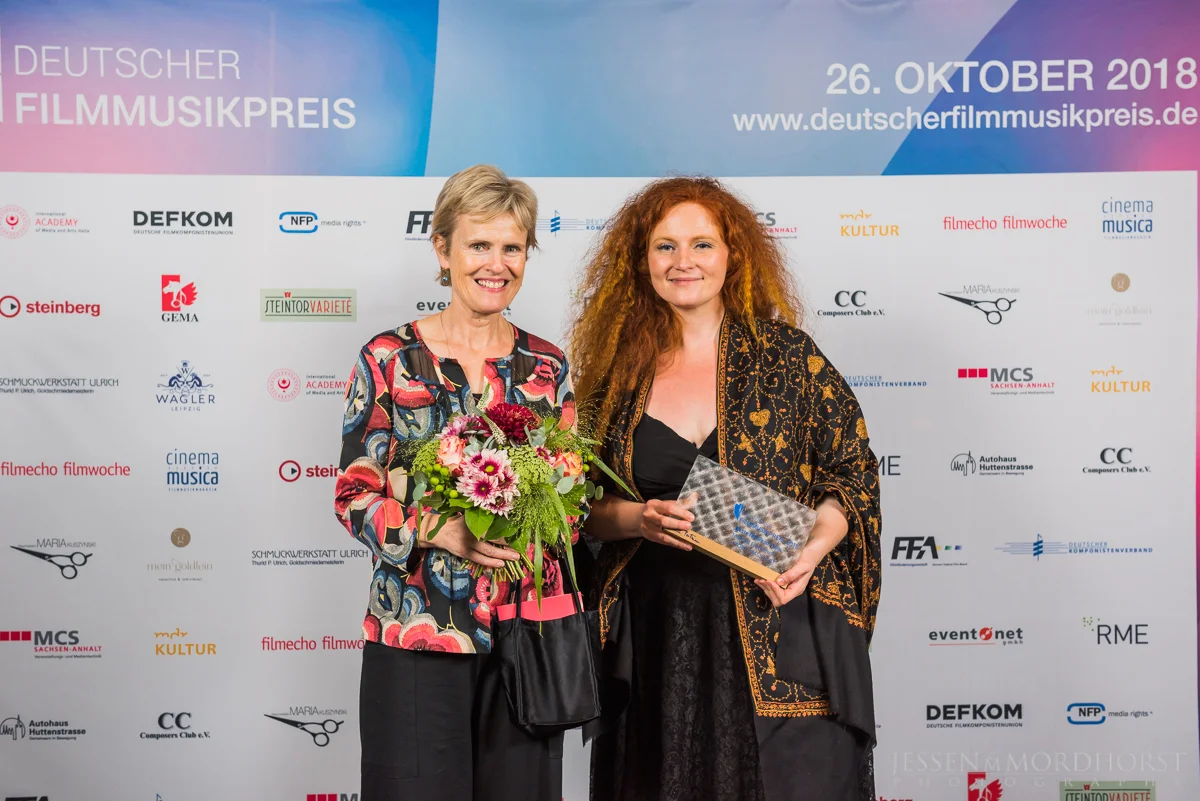 Die Preisträgerinnen Rachel Portman und Martina Eisenreich. Foto: deutscherfilmmusikpreis.de , ©Jessen Mordhorst
