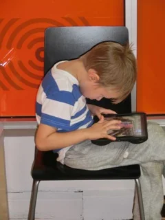 poor posture on ipad kids 2.jpg